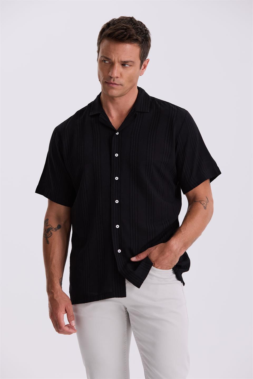 Black Classic Fit Cutaway Collar Comfortable Shirt With Short Sleeves