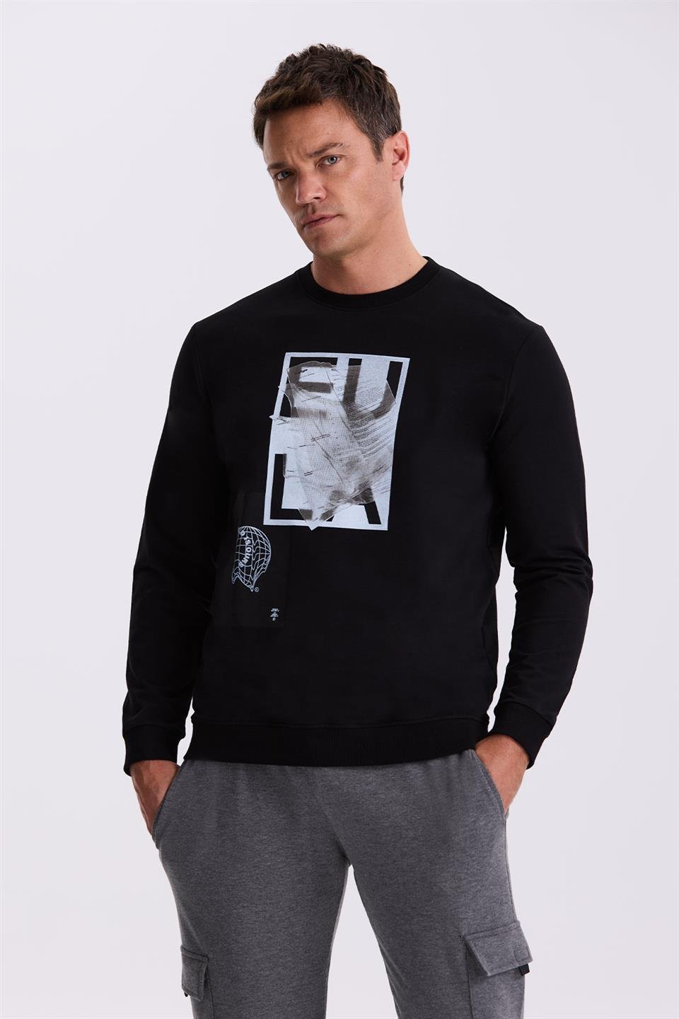 Black Slim Fit Round Collar 100% Cotton Sweatshirt