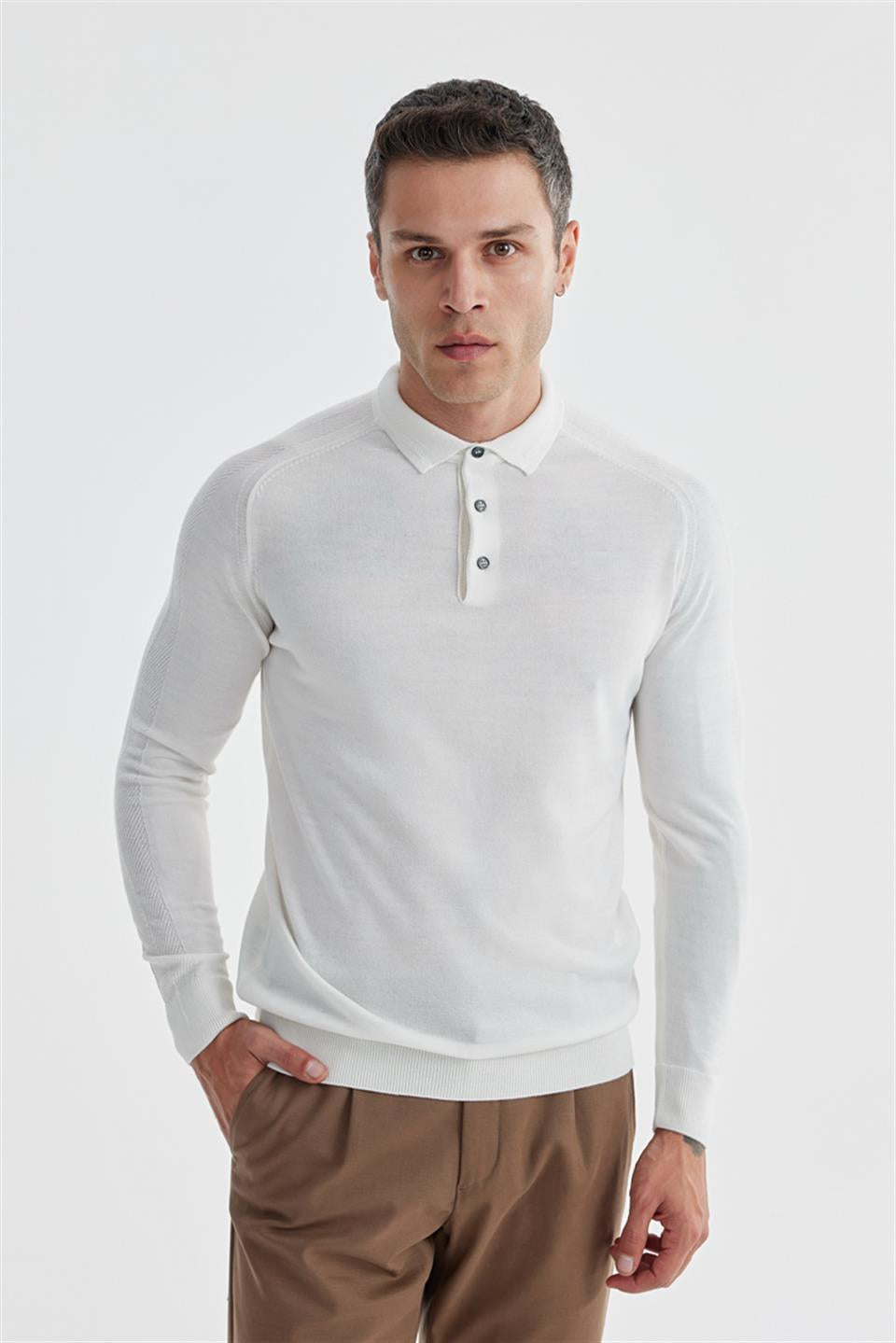 Ecru Slim Fit Polo Collar Knitted With Wool Pattern