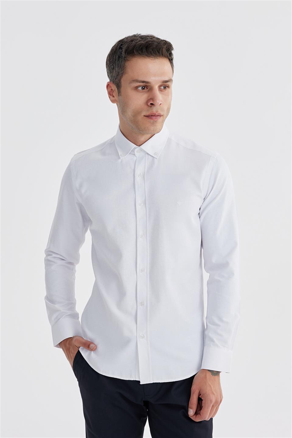 White Slim Fit Cotton Shirt With Buttoned Collar And Pattern