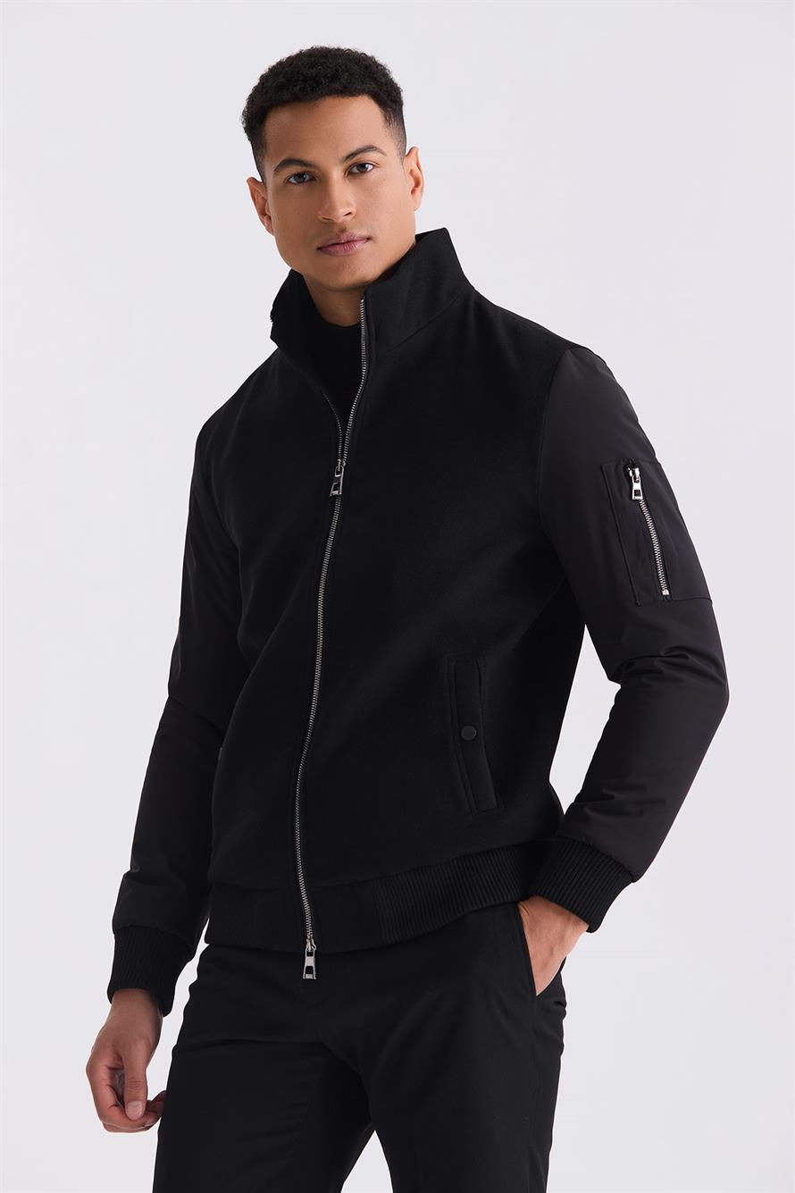 Black Regular Fit Judge Collar Zipped Winter Jacket