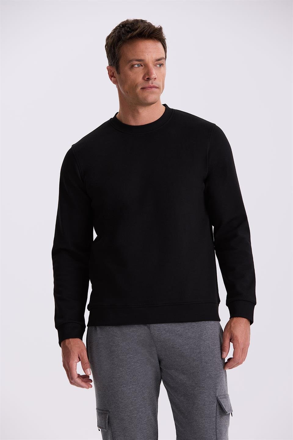 Black Slim Fit Round Collar Basic Lycra Sweatshirt With Cotton