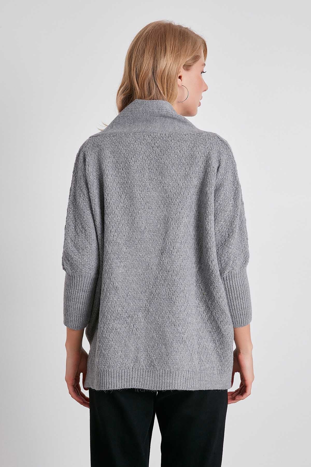 LOOSE KNITTED CARDIGAN WITH ASYMMETRIC ZIPPER