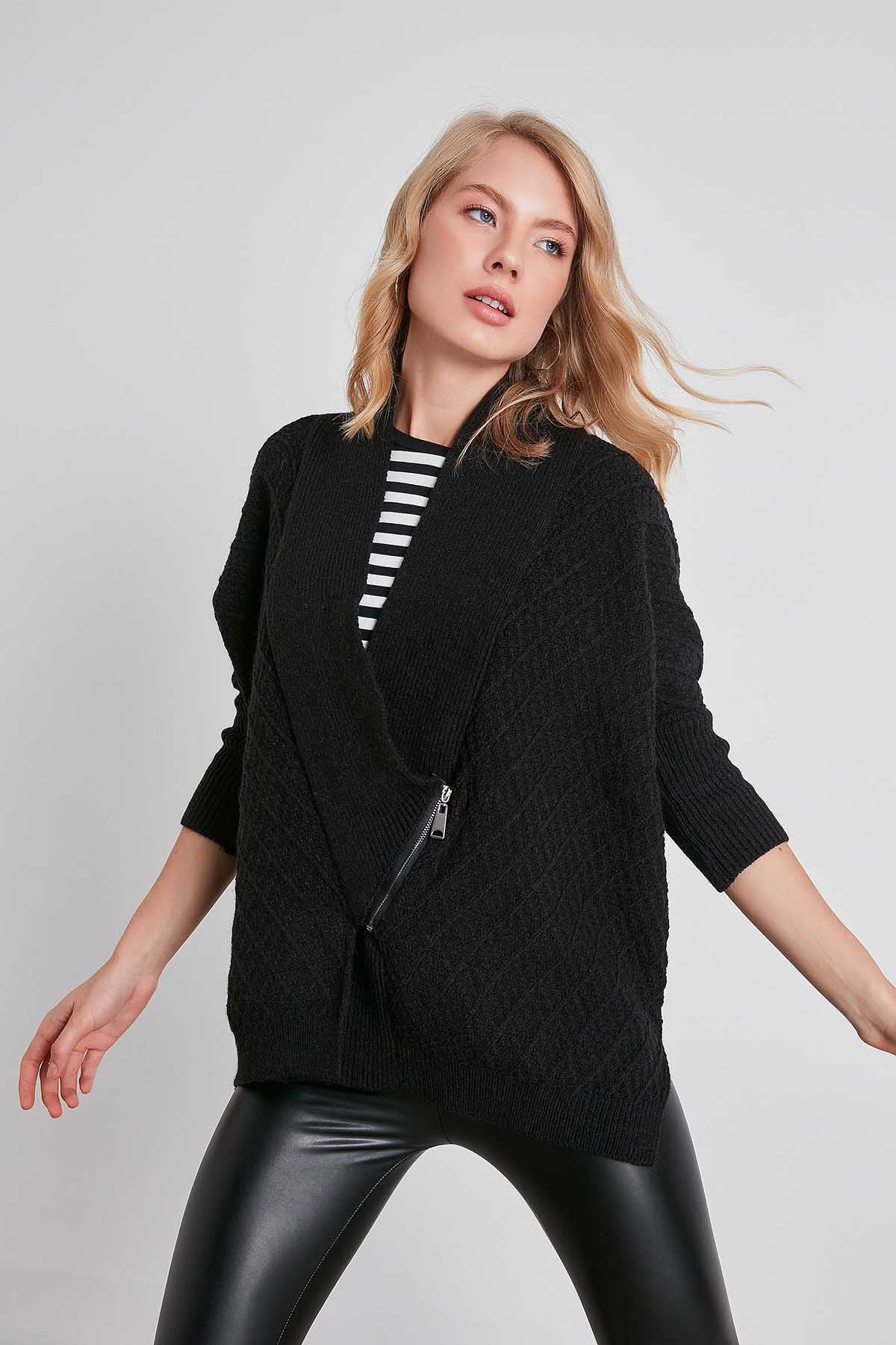 LOOSE KNITTED CARDIGAN WITH ASYMMETRIC ZIPPER