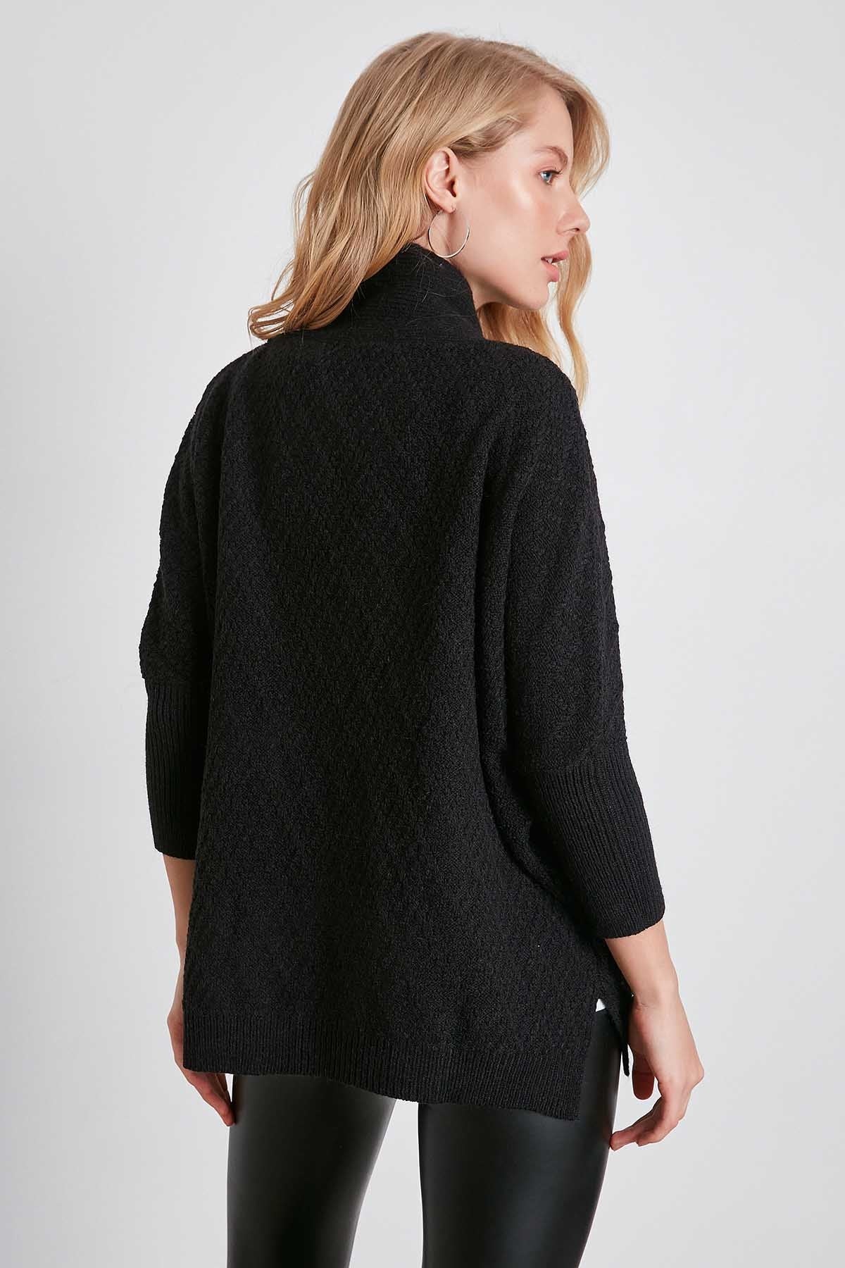LOOSE KNITTED CARDIGAN WITH ASYMMETRIC ZIPPER