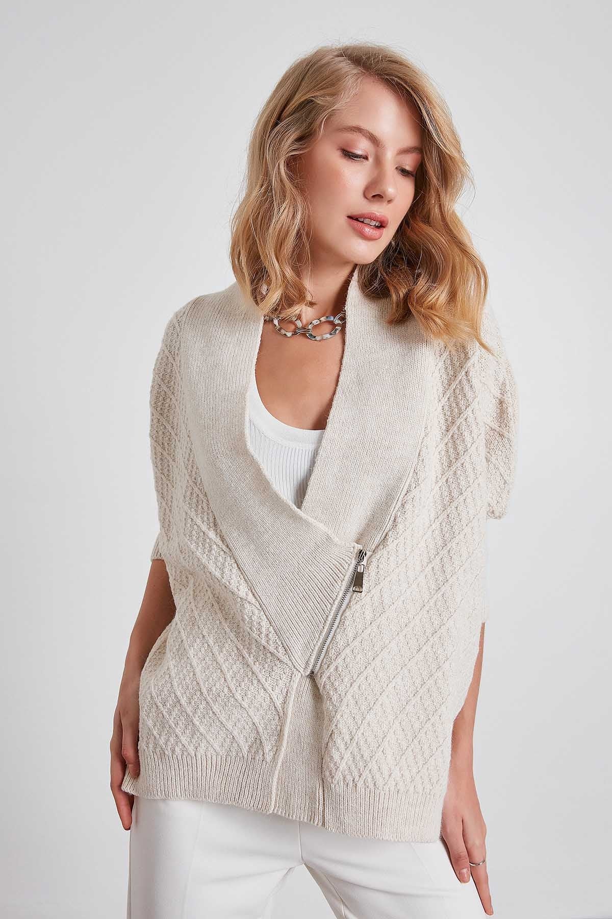 LOOSE KNITTED CARDIGAN WITH ASYMMETRIC ZIPPER