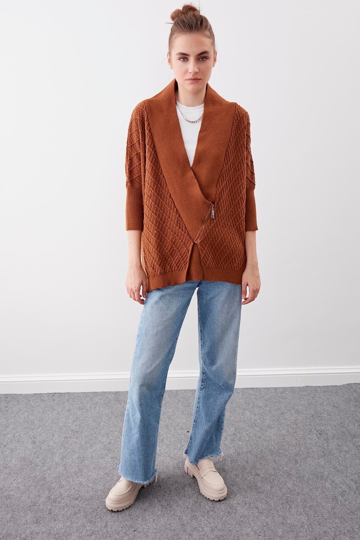 LOOSE KNITTED CARDIGAN WITH ASYMMETRIC ZIPPER