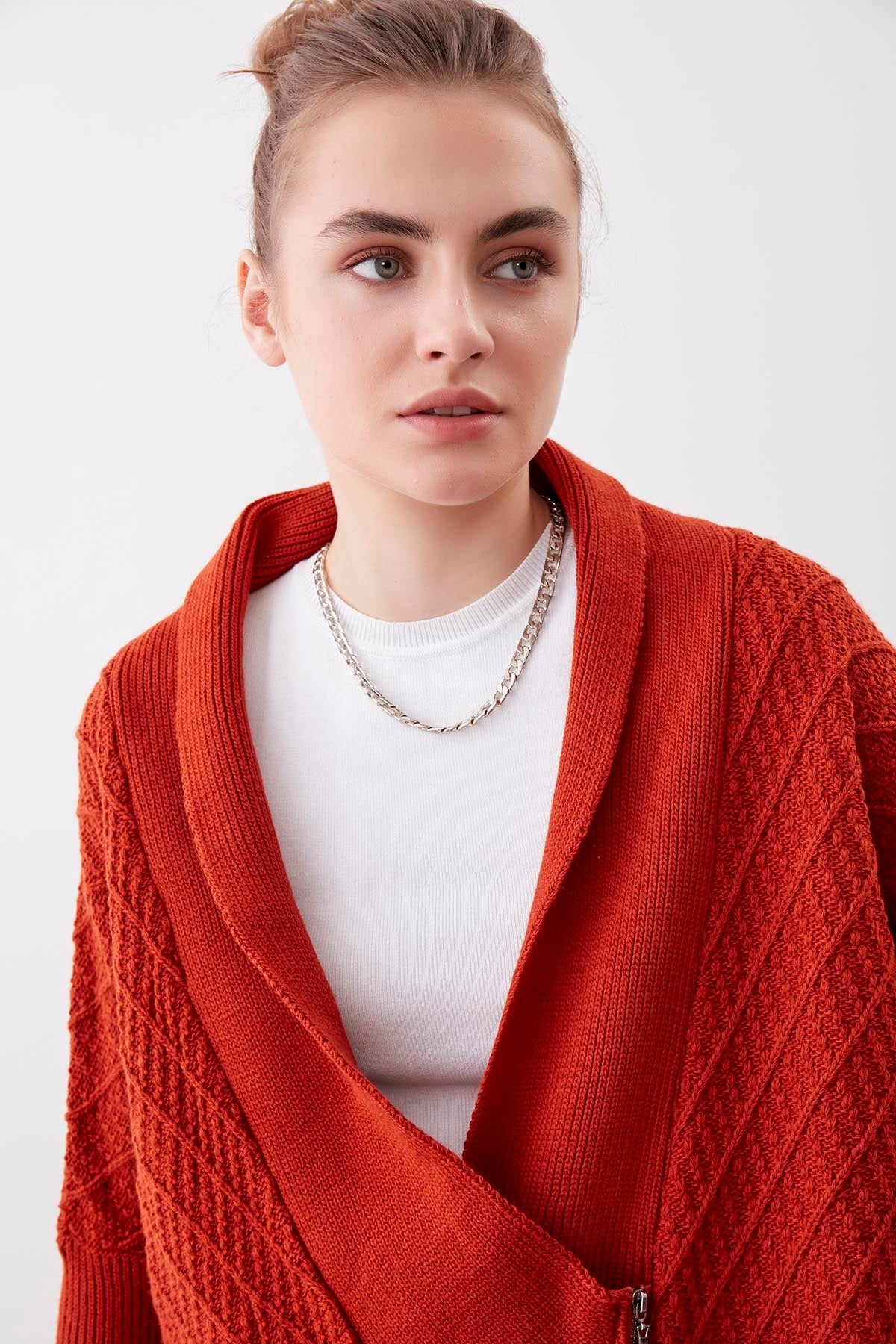 LOOSE KNITTED CARDIGAN WITH ASYMMETRIC ZIPPER