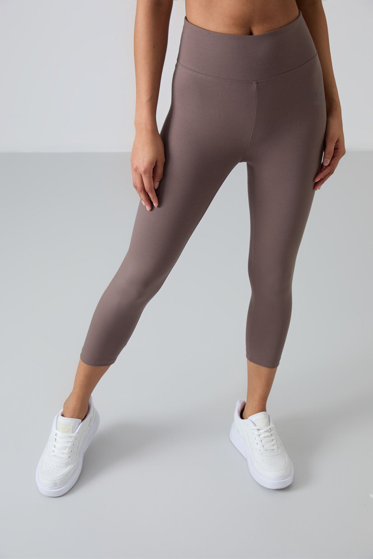 Brown High Waist Slim Fit Narrow Leg Women's Capri Tights - 93097