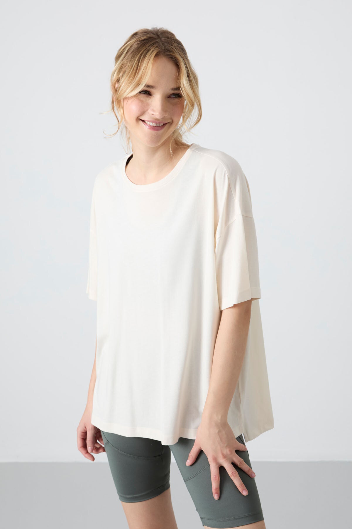 Ecru Modal Soft Touch Oversize Fit Basic Women's T-Shirt - 97285