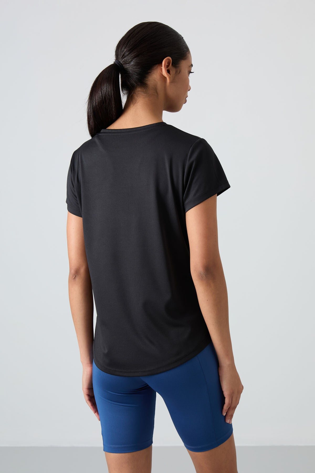 Black Polyester Breathable Textured Thin Flexible Standard Fit Performance Women's T-Shirt - 97283