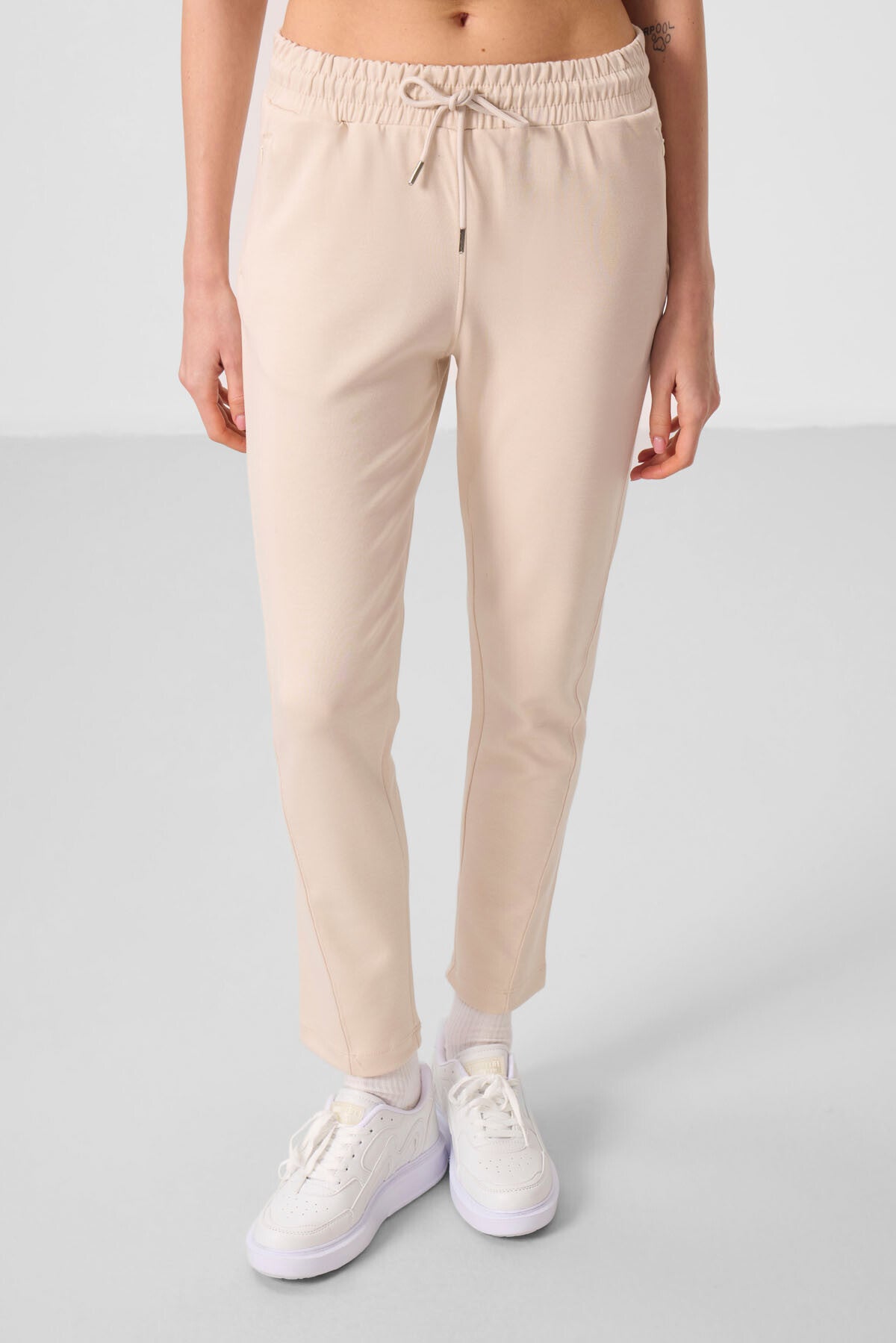 Soft Woven Textured Hidden Zipper Slim Fit Women's Trousers - 94668