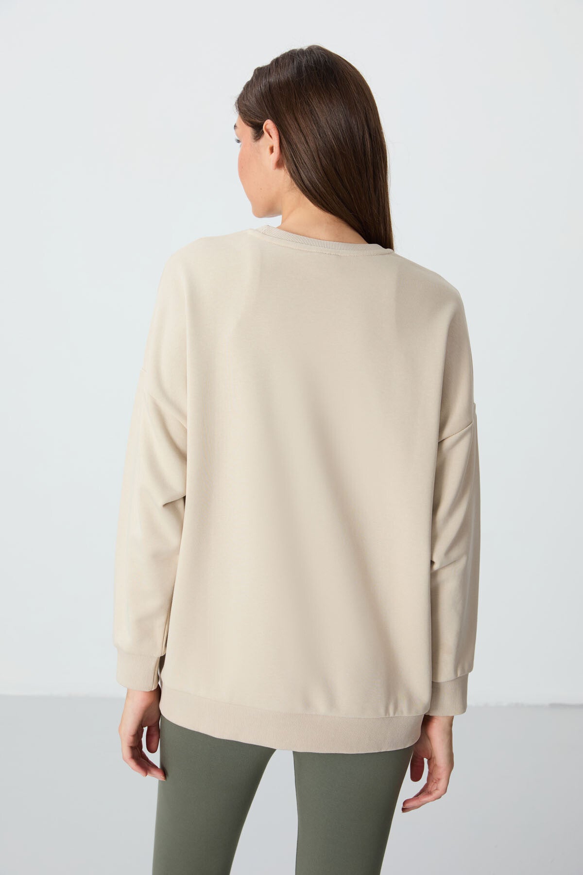 Compact Neck Cotton Thick Smooth Textured O Collar Oversize Fit Women's Sweatshirt - 97288