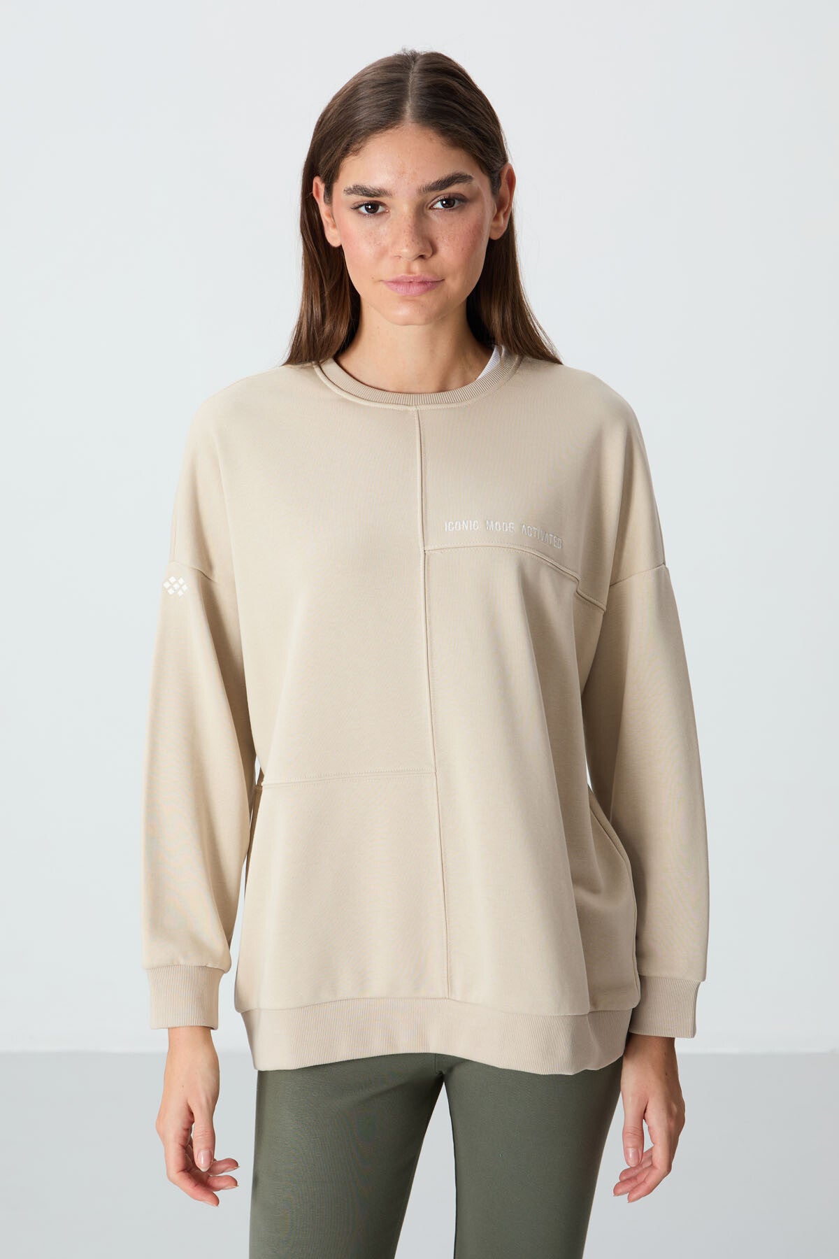 Compact Neck Cotton Thick Smooth Textured O Collar Oversize Fit Women's Sweatshirt - 97288
