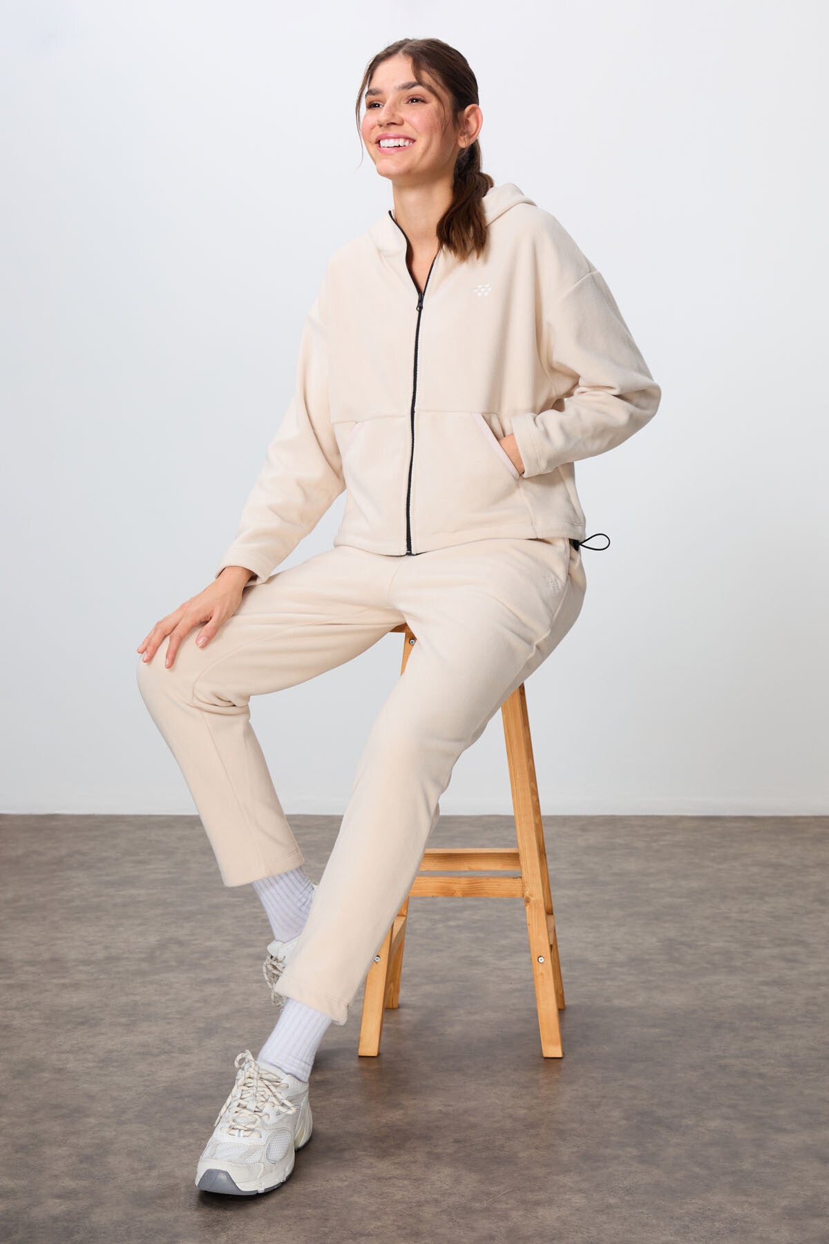 Thick Soft Textured Hooded Oversize Embroidered Fleece Women's Tracksuit Set -95338
