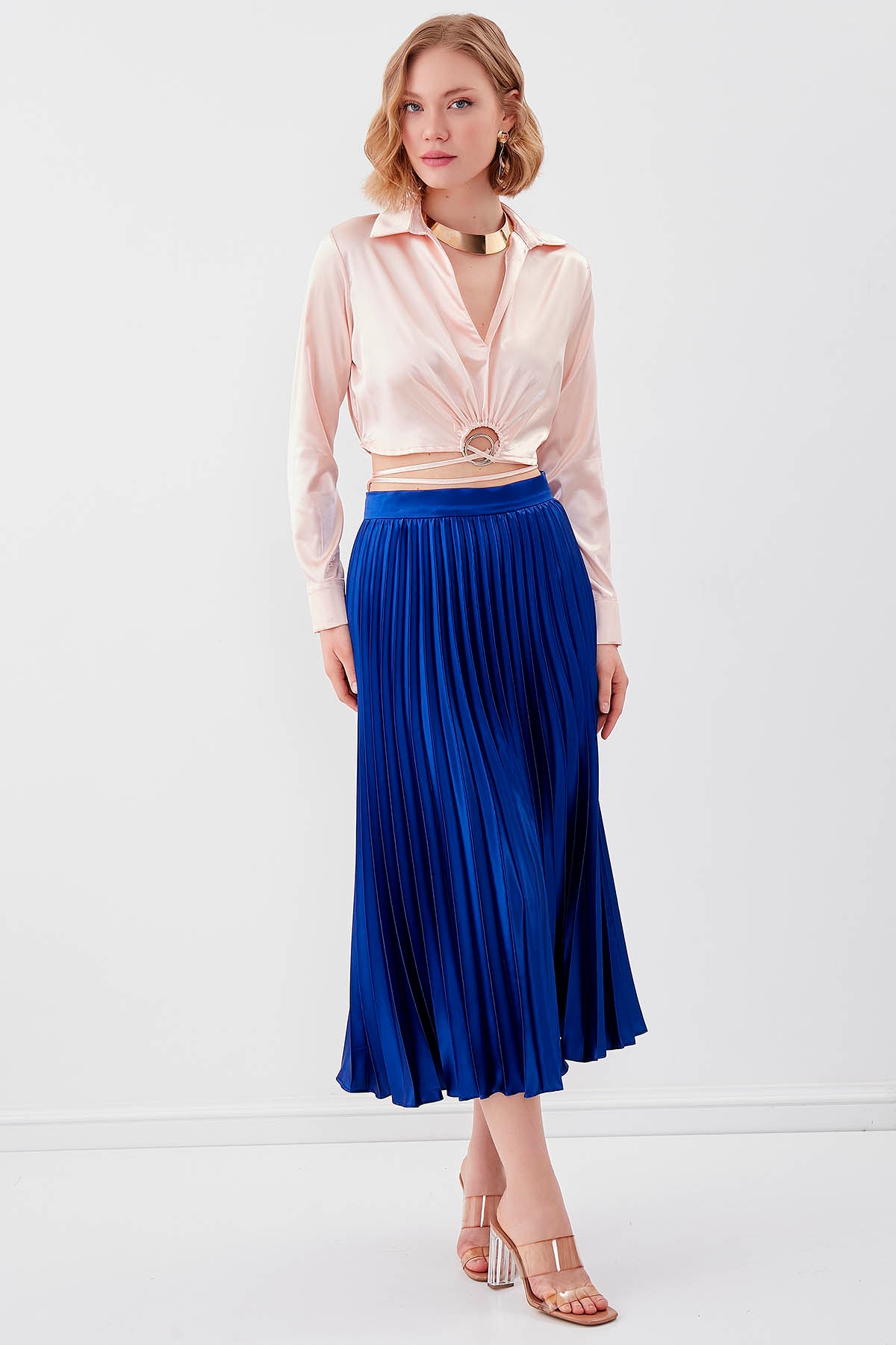 WAIST-PARTED CROP SATEN BLOUSE