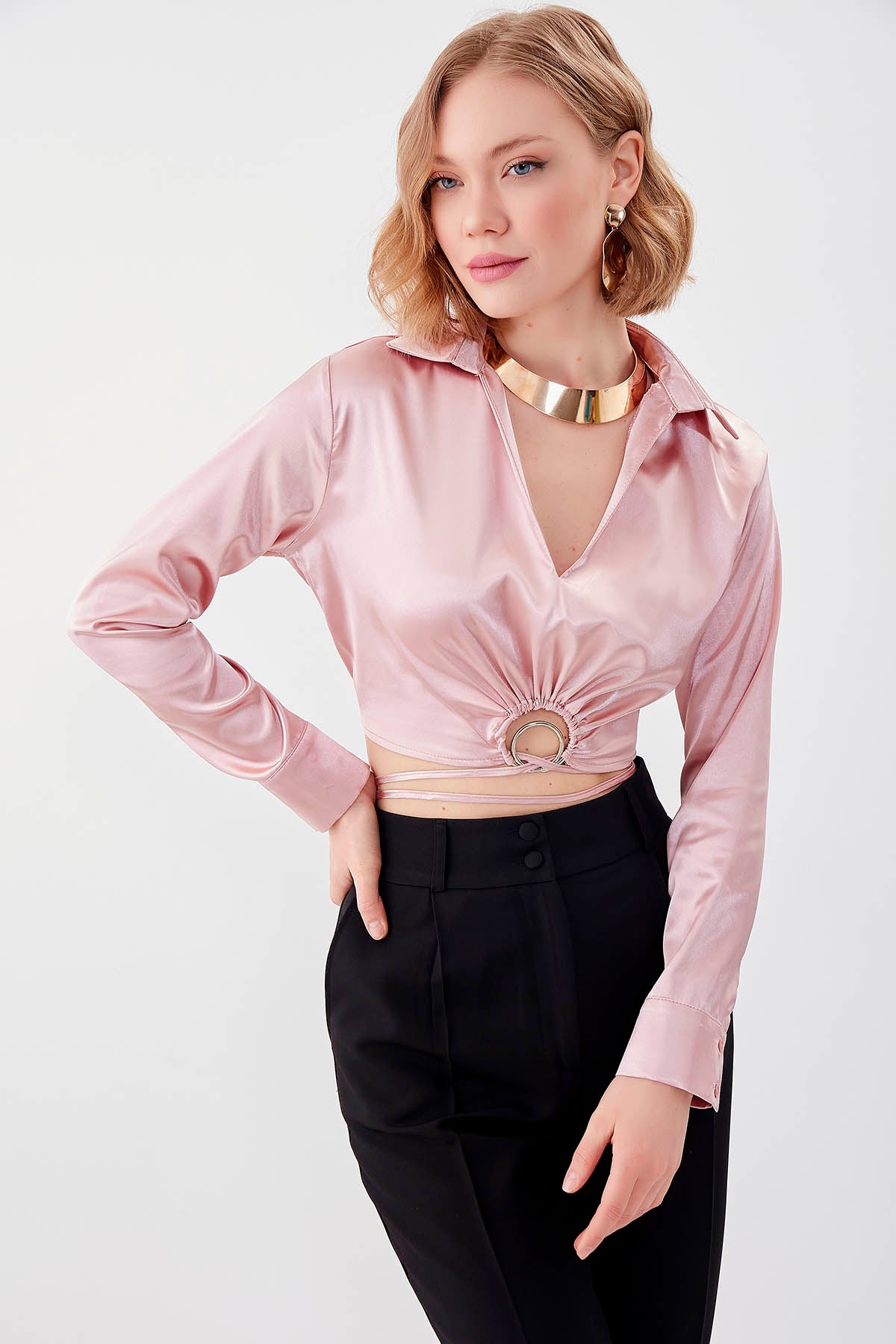 WAIST-PARTED CROP SATEN BLOUSE