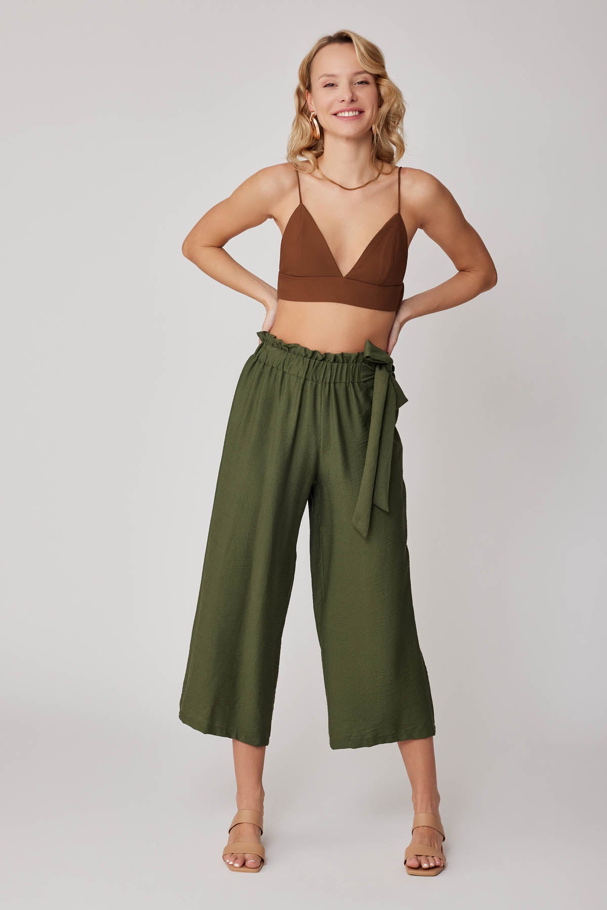 SIDE-BOW BELT WIDE-LEG CROP TROUSERS