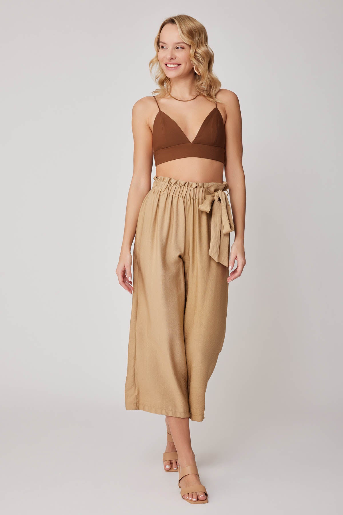 SIDE-BOW BELT WIDE-LEG CROP TROUSERS
