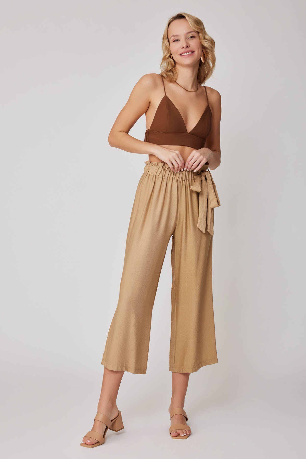 SIDE-BOW BELT WIDE-LEG CROP TROUSERS