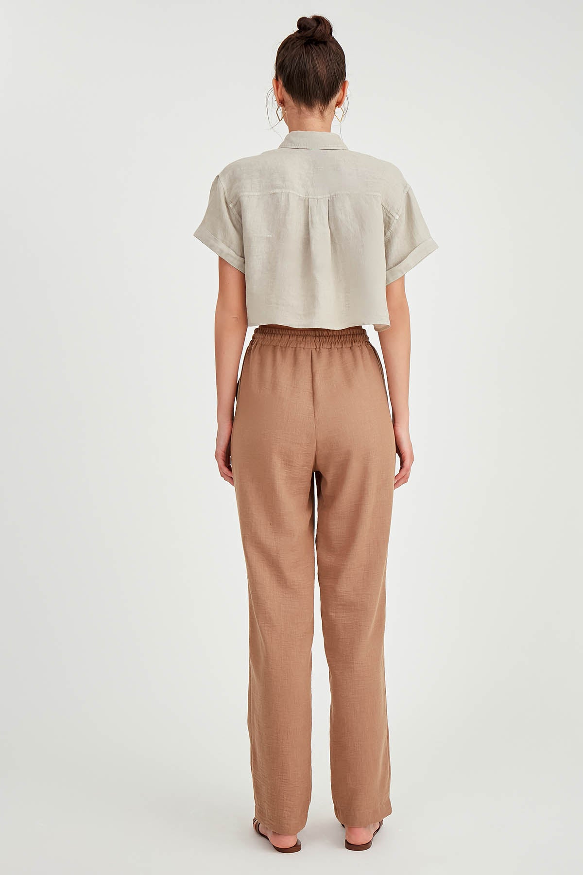 COMFORTABLE TROUSERS WITH LACED POCKETS