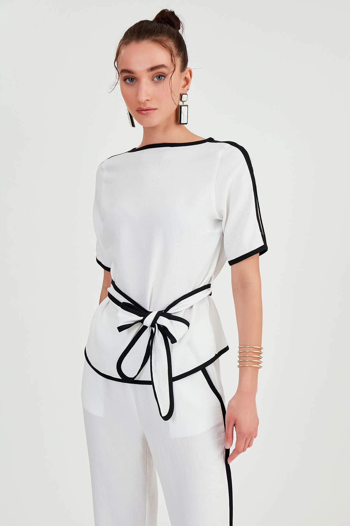LOWER SHOULDER BLOUSE WITH LOWER BACK