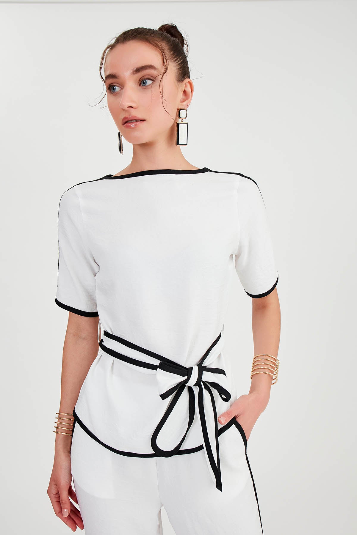 LOWER SHOULDER BLOUSE WITH LOWER BACK