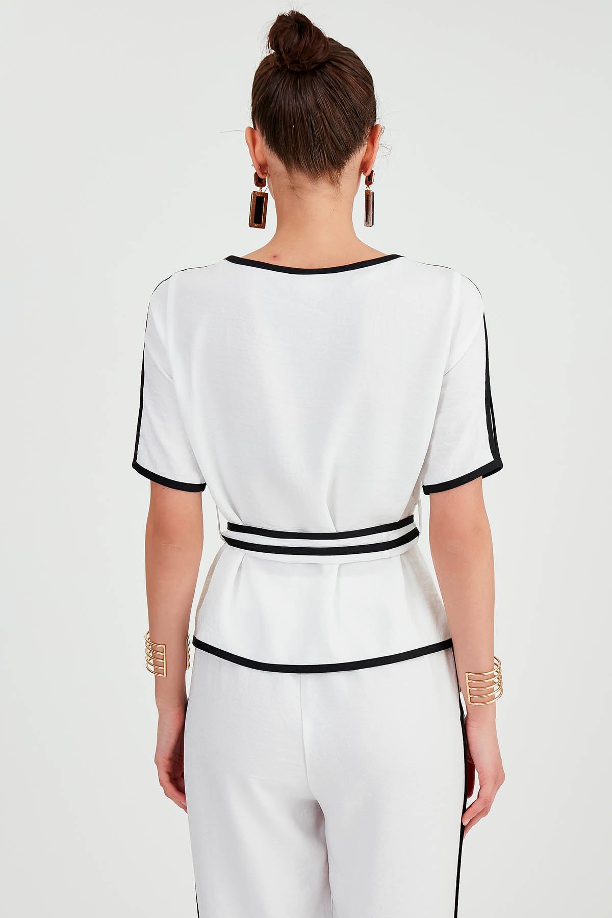 LOWER SHOULDER BLOUSE WITH LOWER BACK
