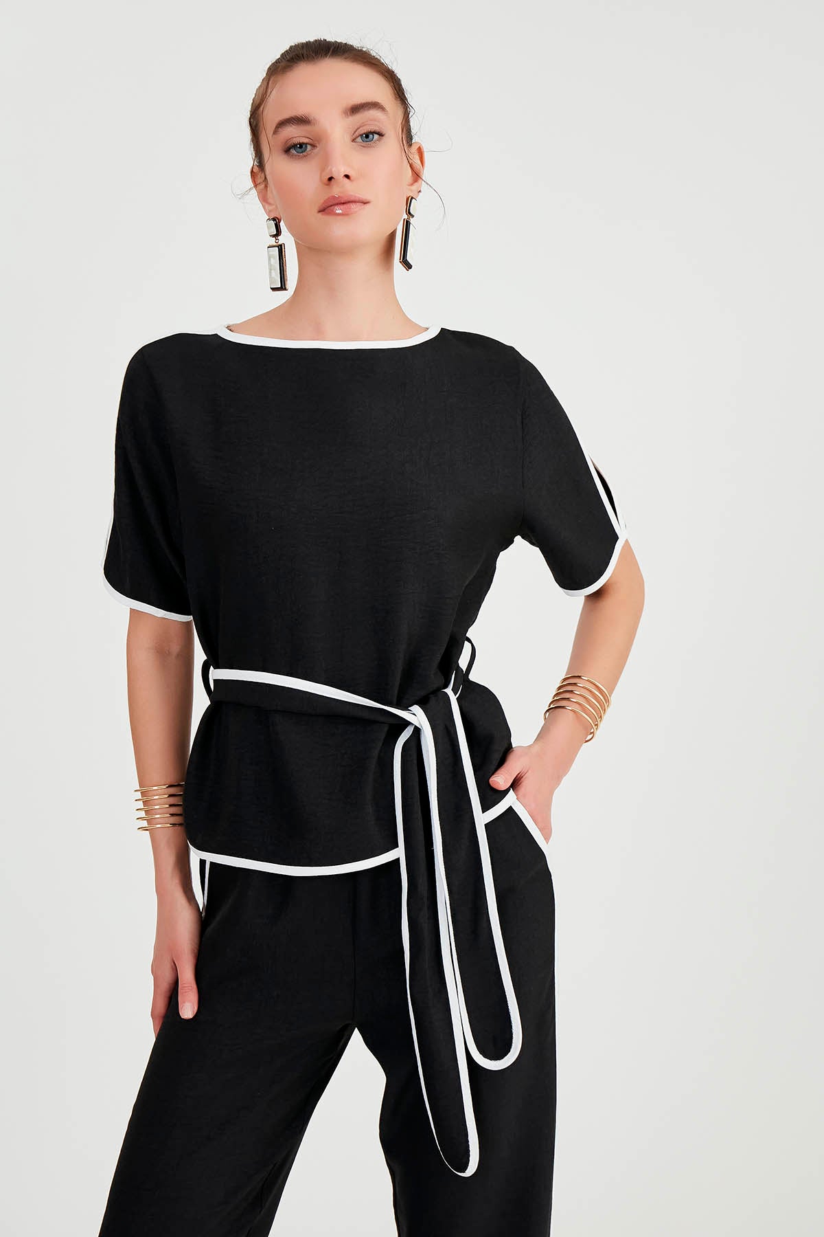 LOWER SHOULDER BLOUSE WITH LOWER BACK