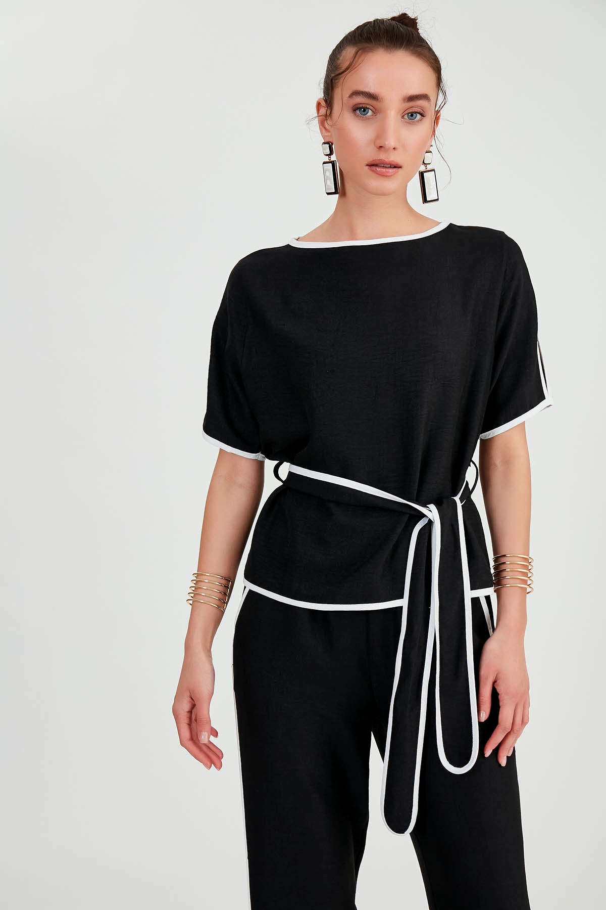 LOWER SHOULDER BLOUSE WITH LOWER BACK