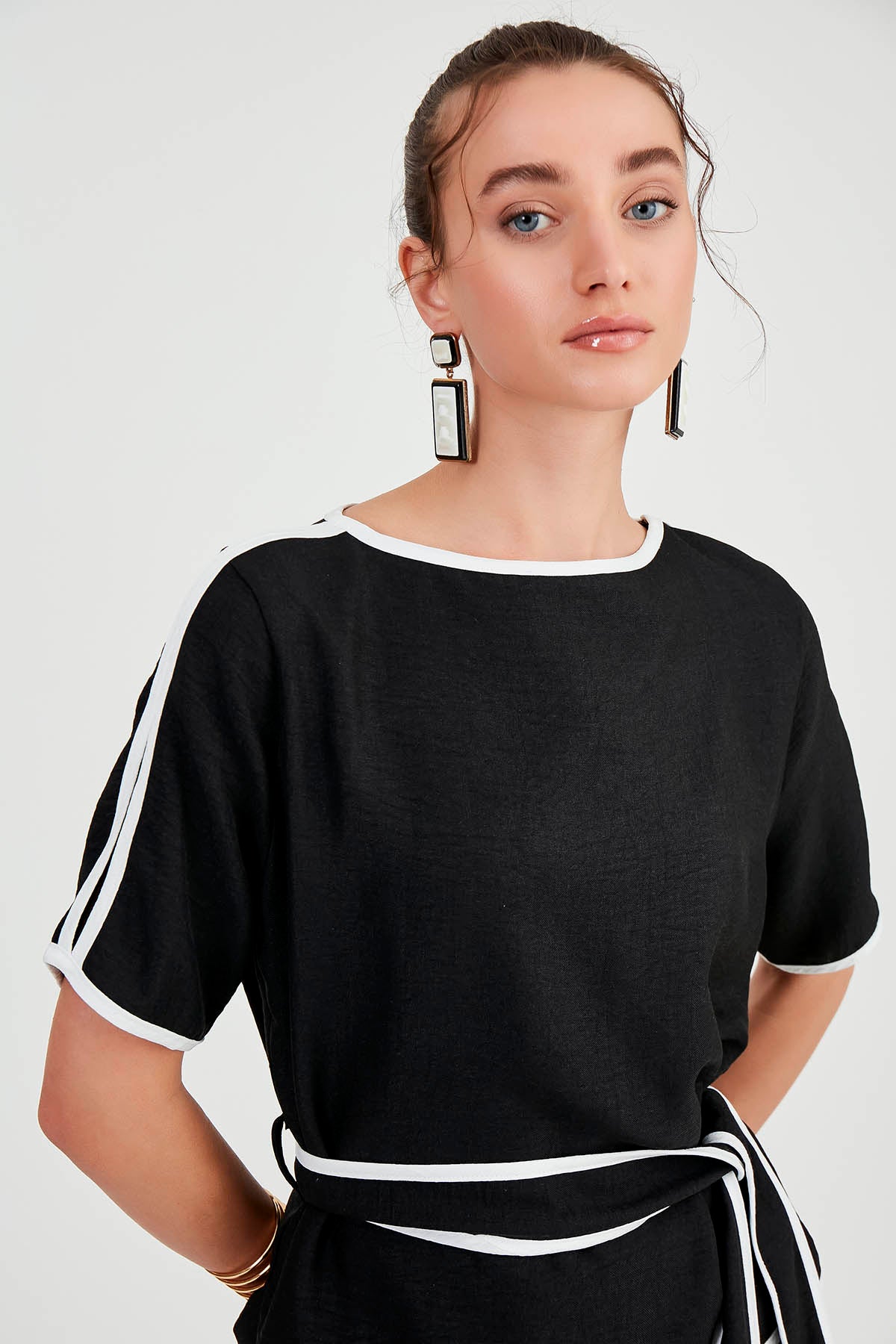 LOWER SHOULDER BLOUSE WITH LOWER BACK