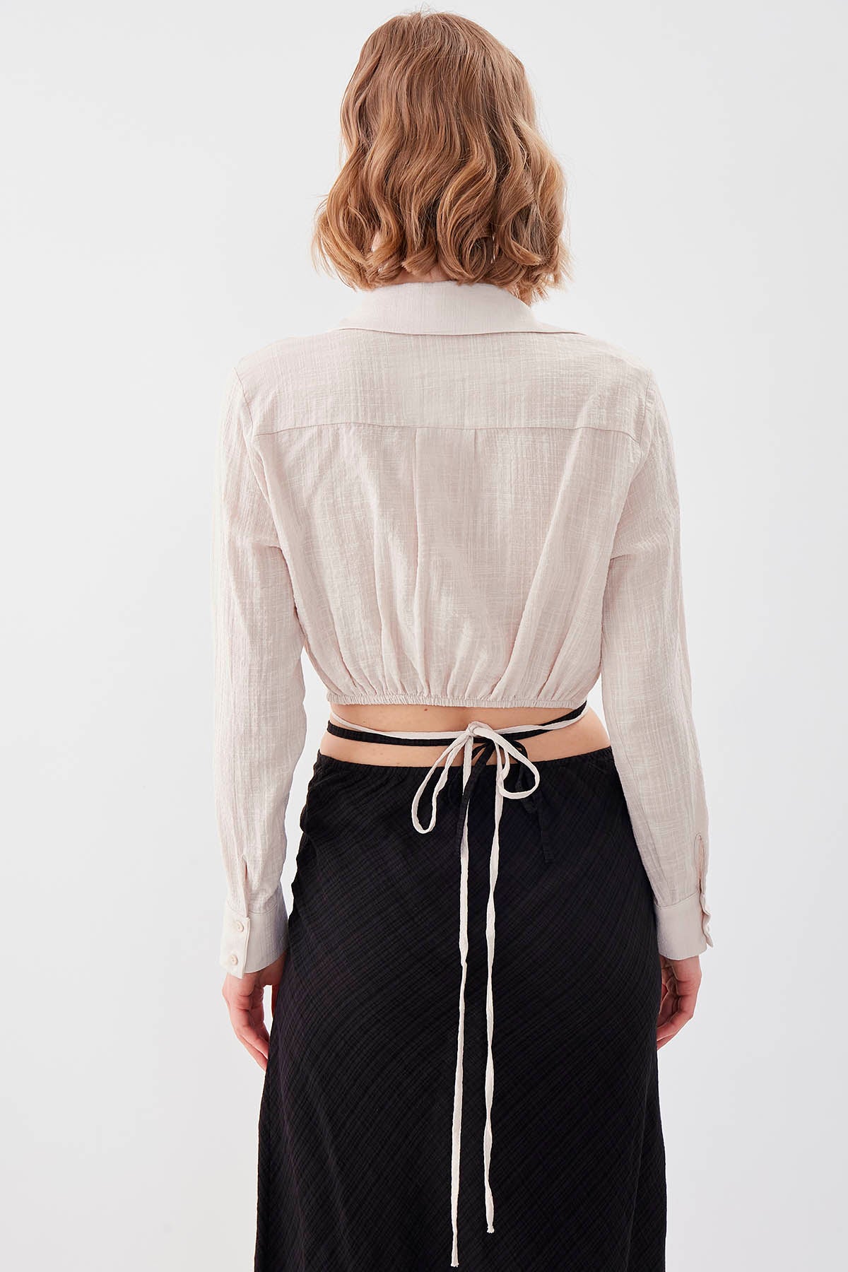 BELKA RING DETAILED V COLLAR ELASTANE CROP BLOUSE