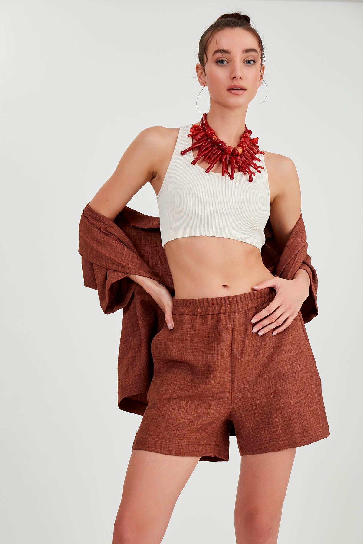 SHORTS WITH POCKET & ELASTANE WAIST