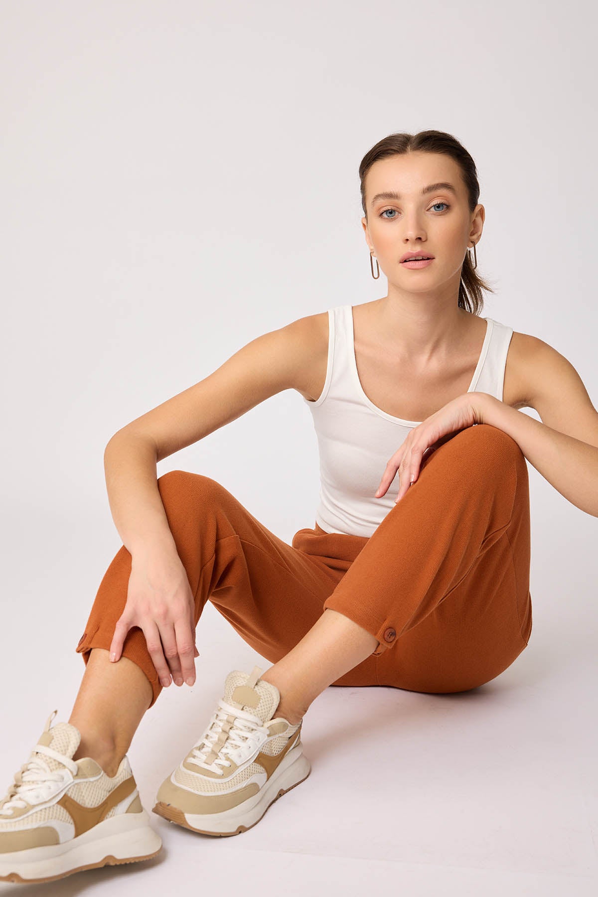 KNITTED TROUSERS WITH CUTOUT BUTTONS