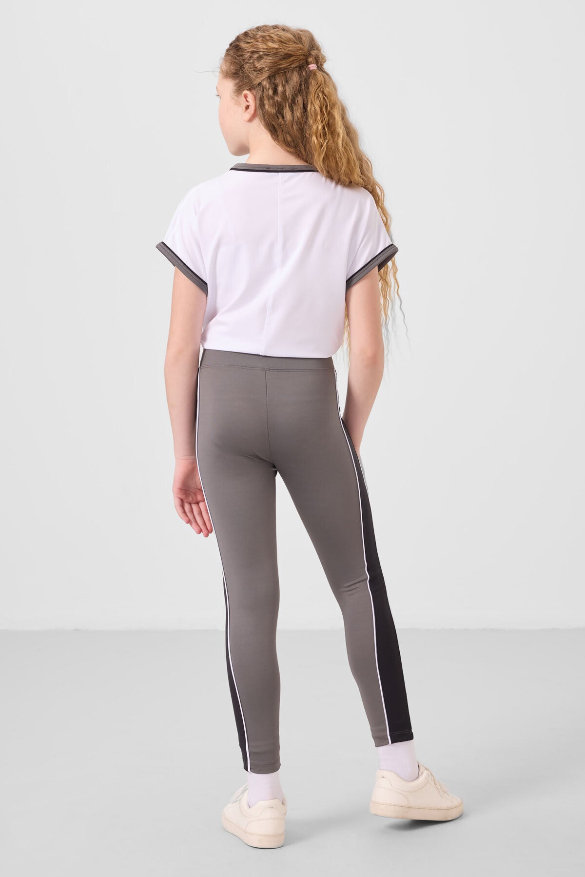 White-Dark Grey O Collar Side Strip Detailed Standard Fit Performance Tights Set - 75191