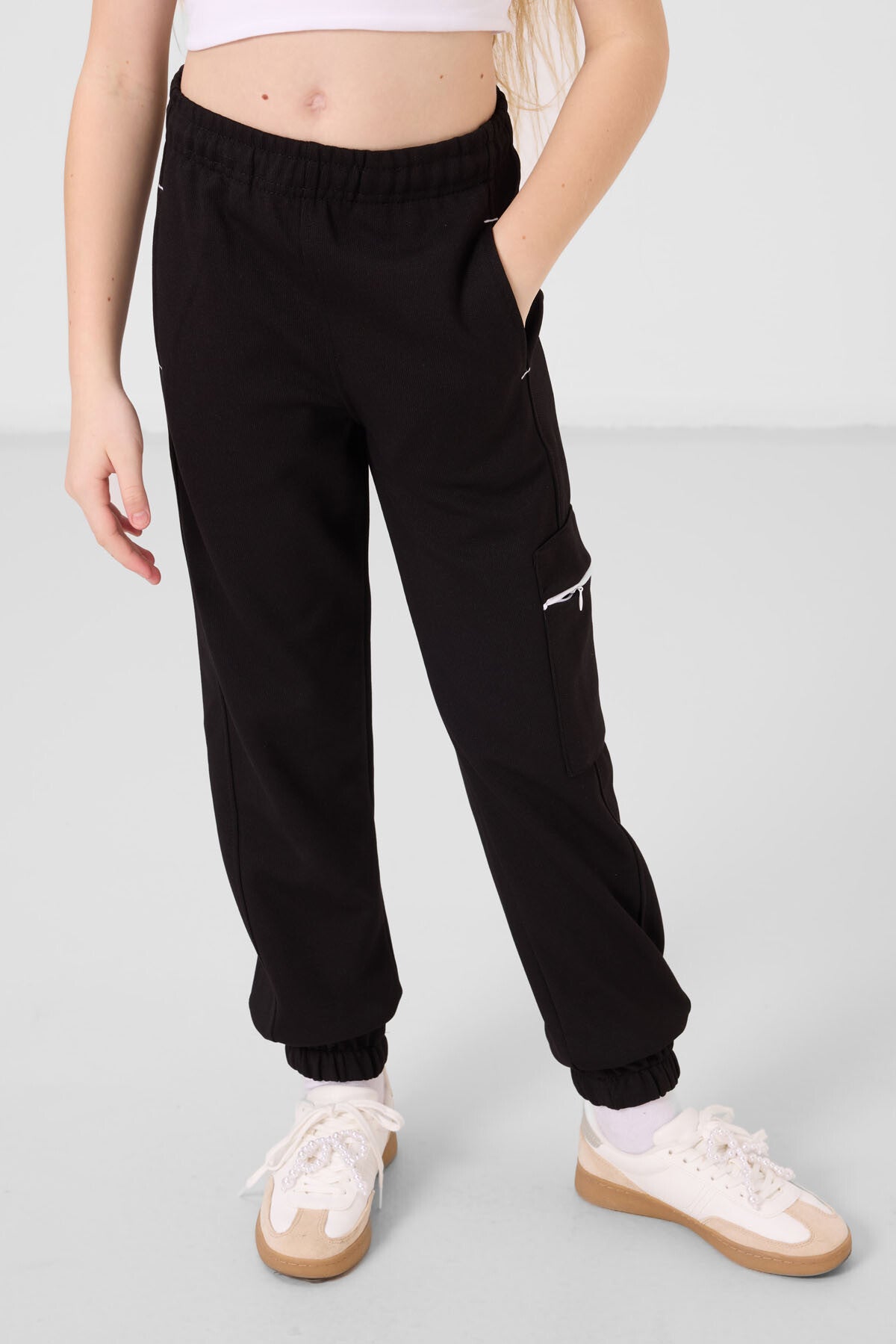 Black and White O Collar Printed Rubber Slip Cargo Pocket Girl Tracksuit Set - 75173