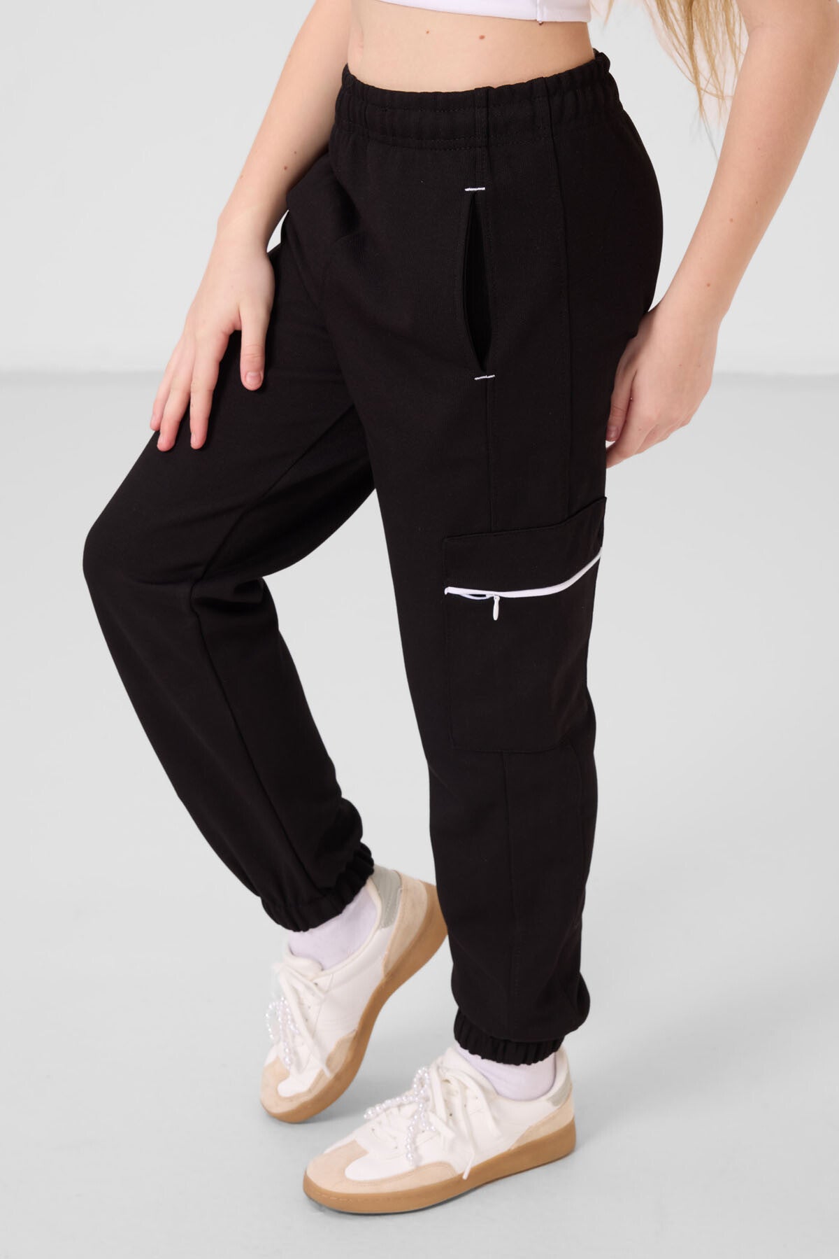 Black and White O Collar Printed Rubber Slip Cargo Pocket Girl Tracksuit Set - 75173