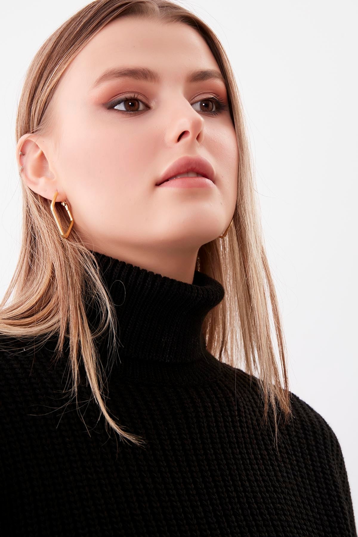 KNITTED SWEATER