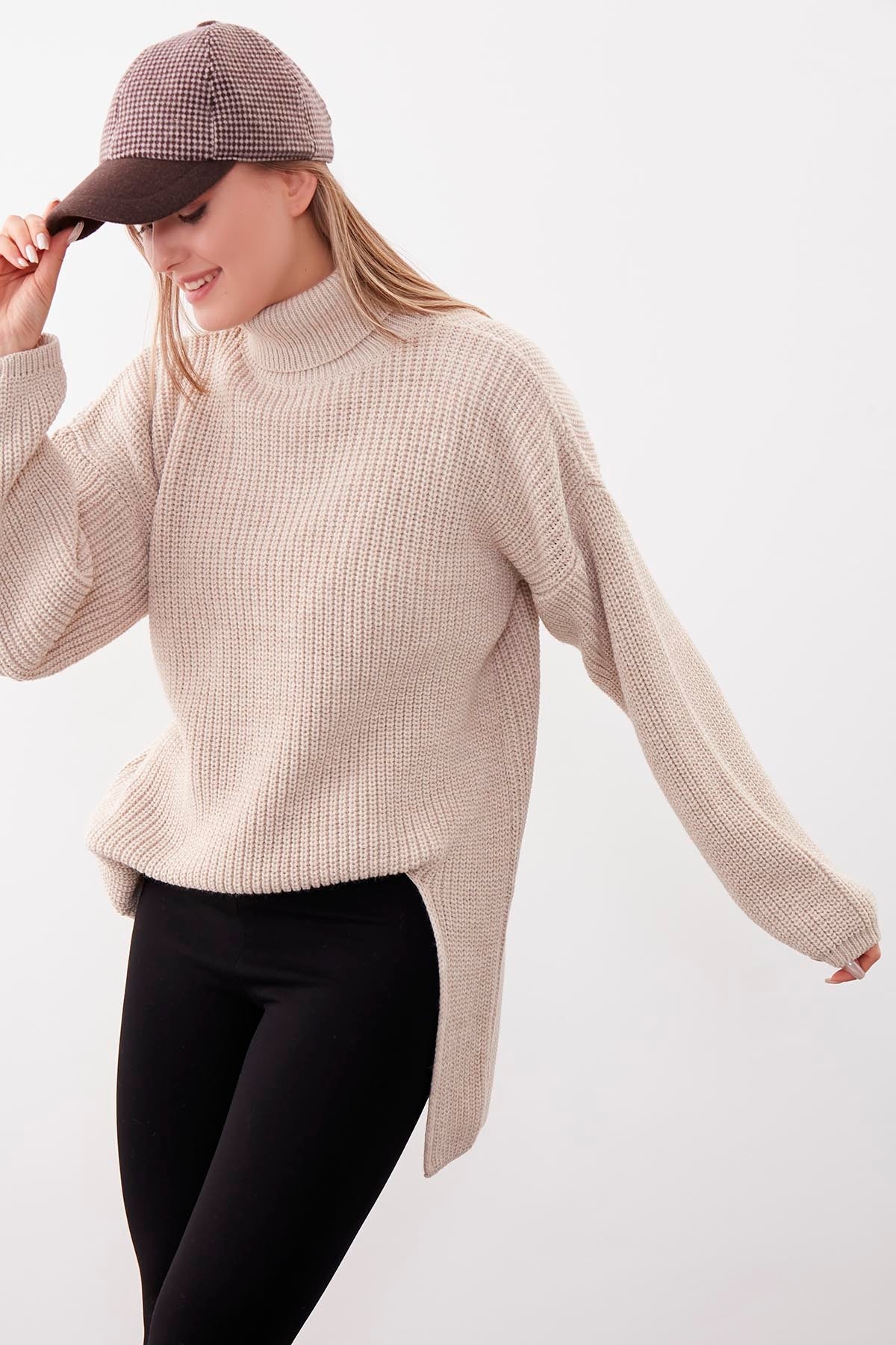KNITTED SWEATER