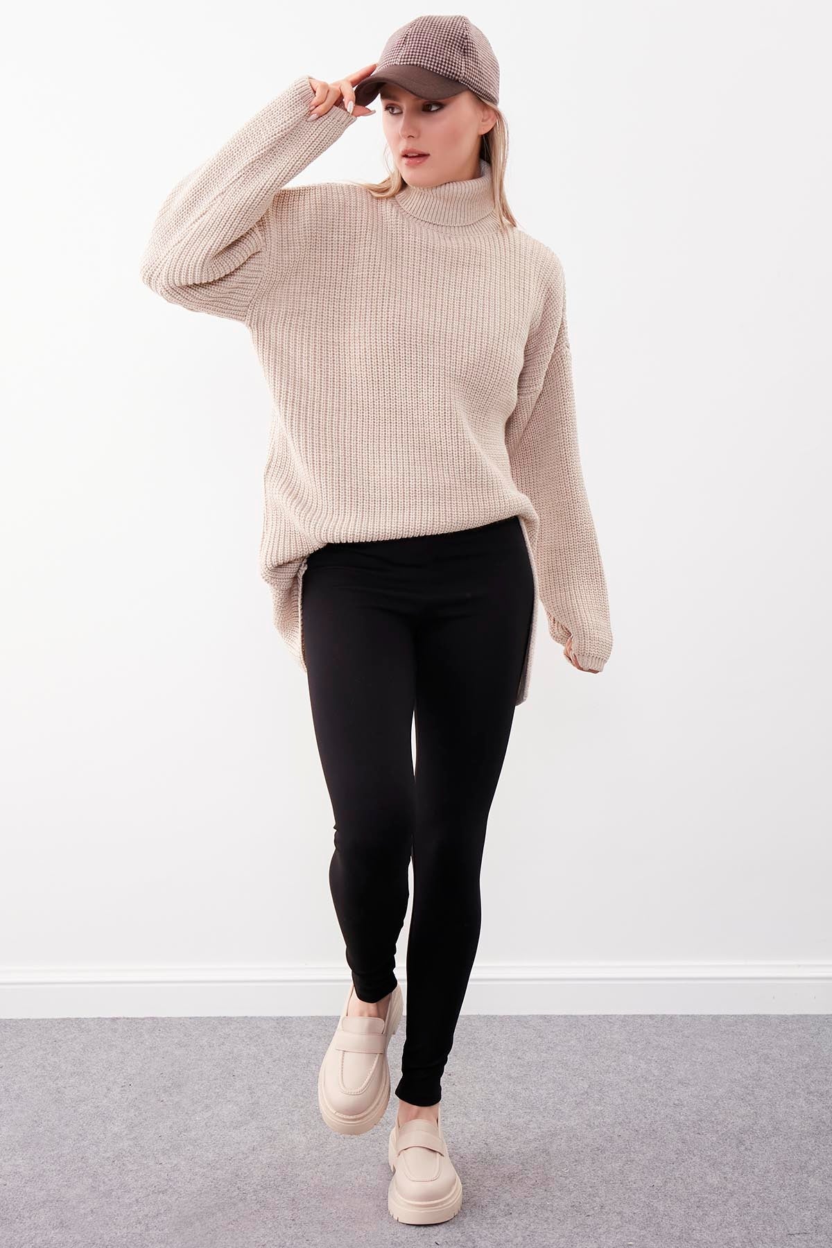 KNITTED SWEATER