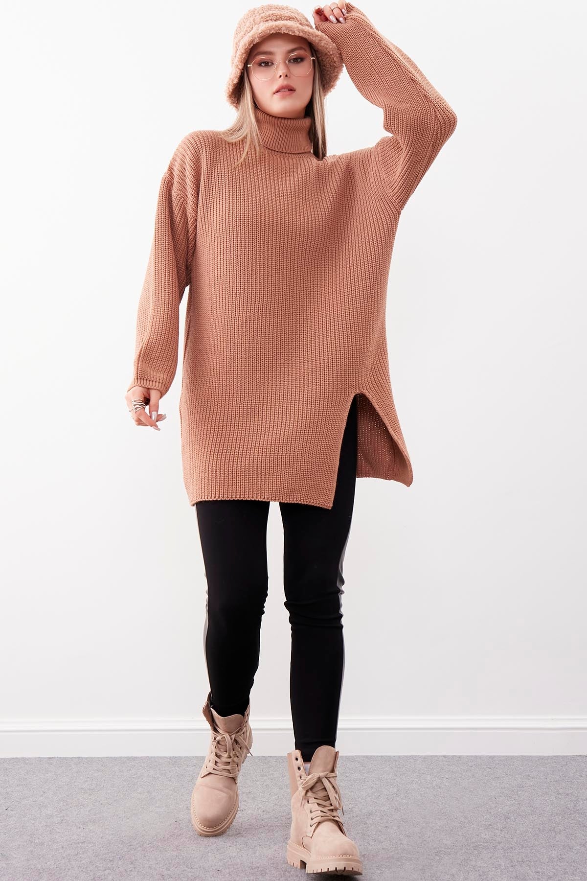 KNITTED SWEATER