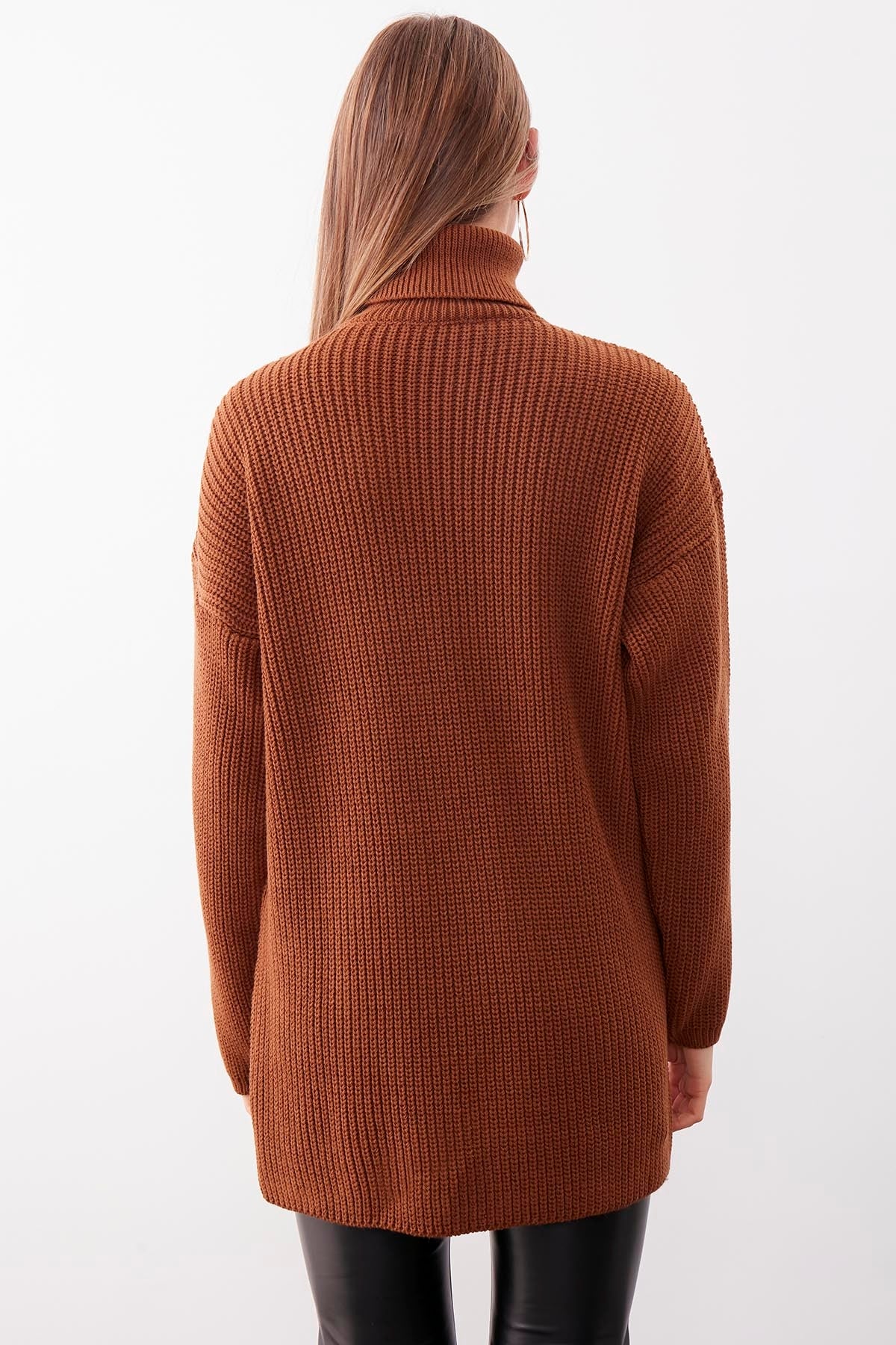 KNITTED SWEATER