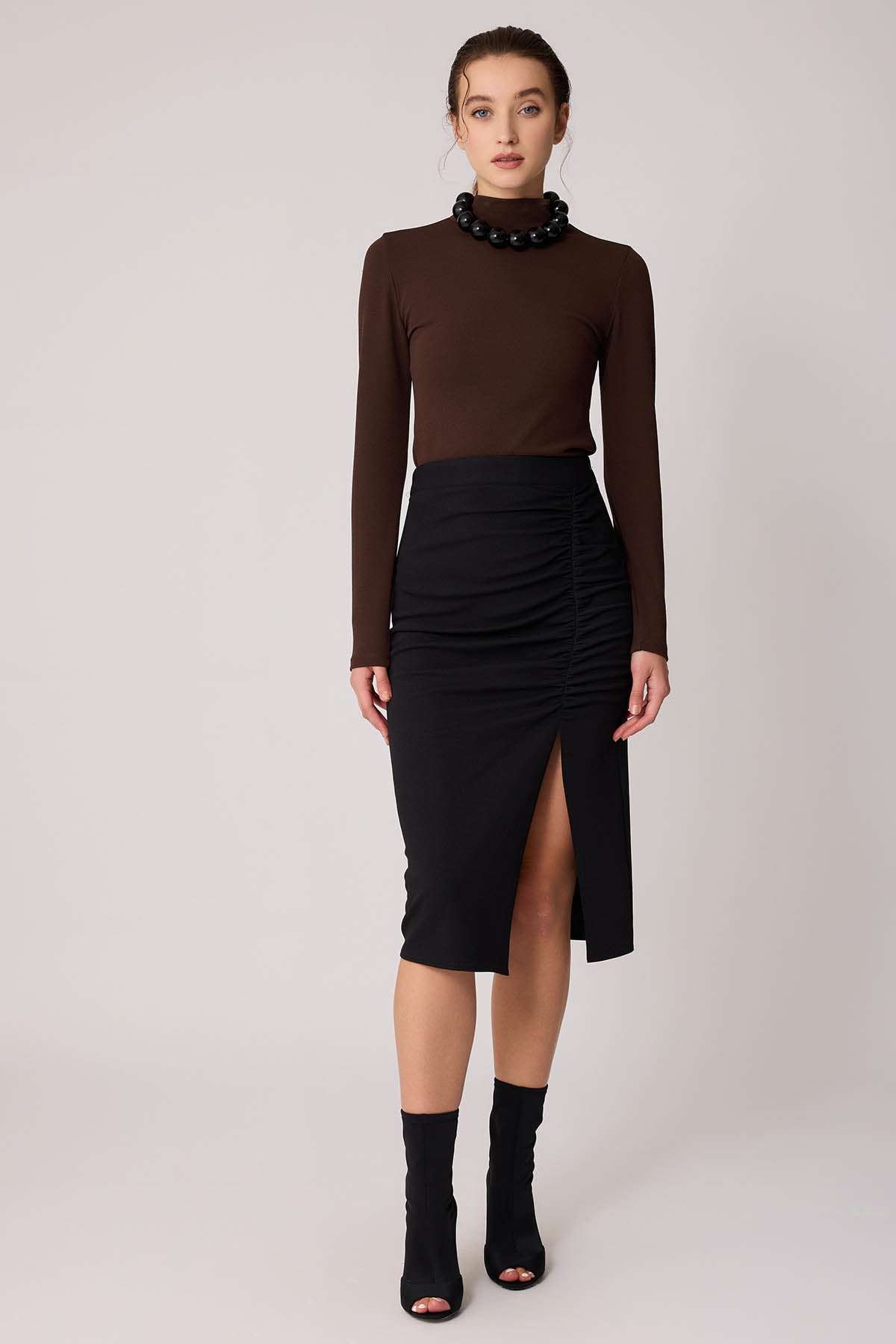 SKIRT WITH MIDSIZE SPLIT