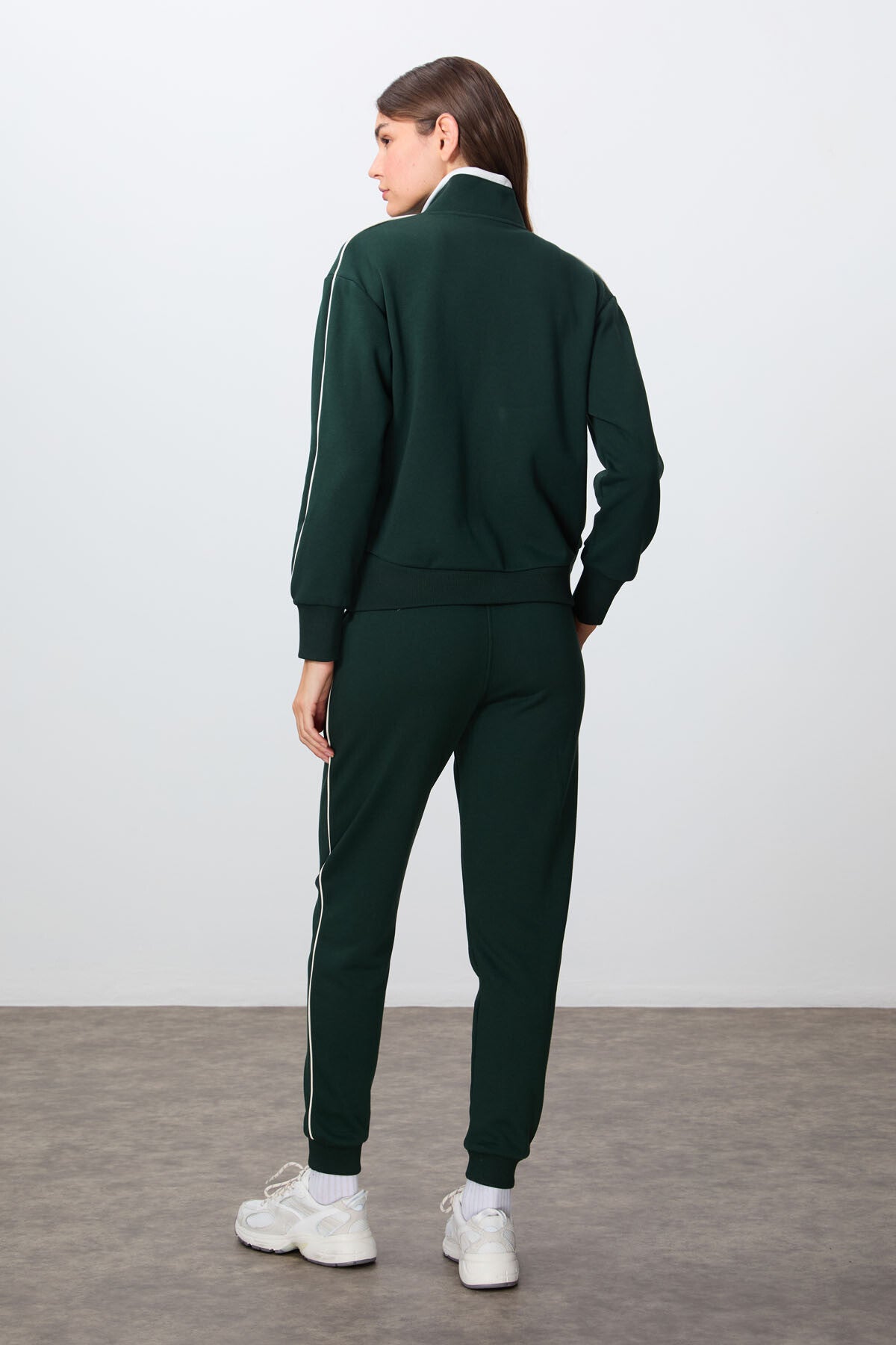 Forest Green Compact Cotton Thick Smooth Textured Stand Collar Oversize Fit Women's Tracksuit Set - 95340