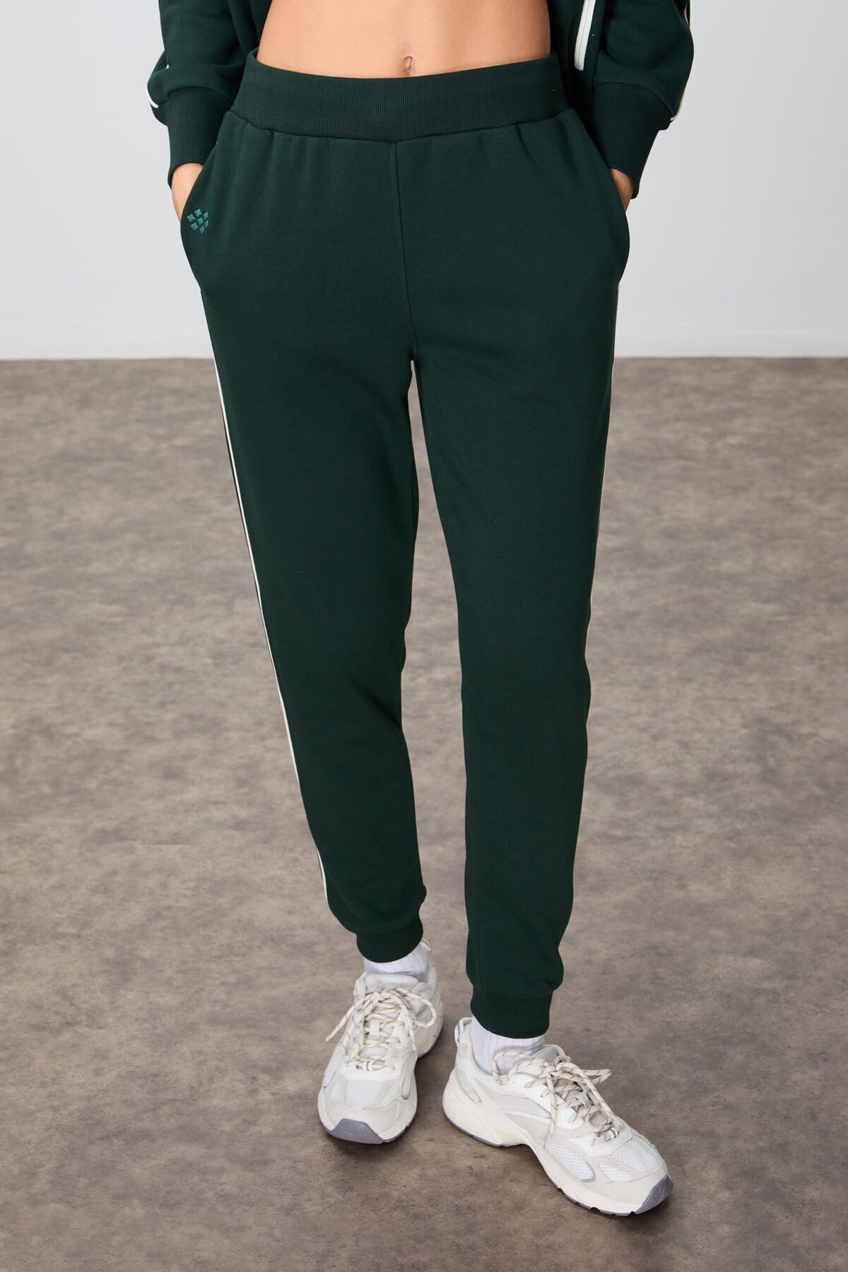 Forest Green Compact Cotton Thick Smooth Textured Stand Collar Oversize Fit Women's Tracksuit Set - 95340