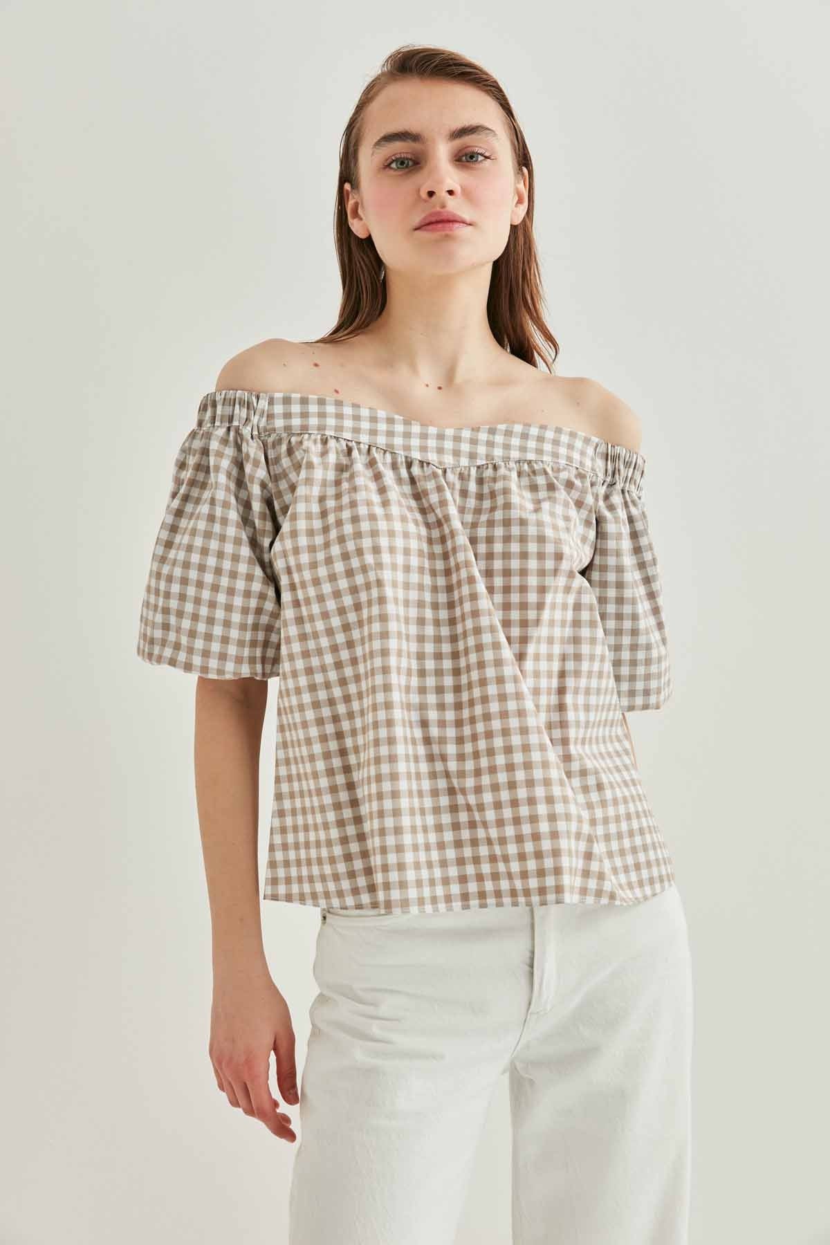 CARMEN COLLAR BACK-LACED BLOUSE