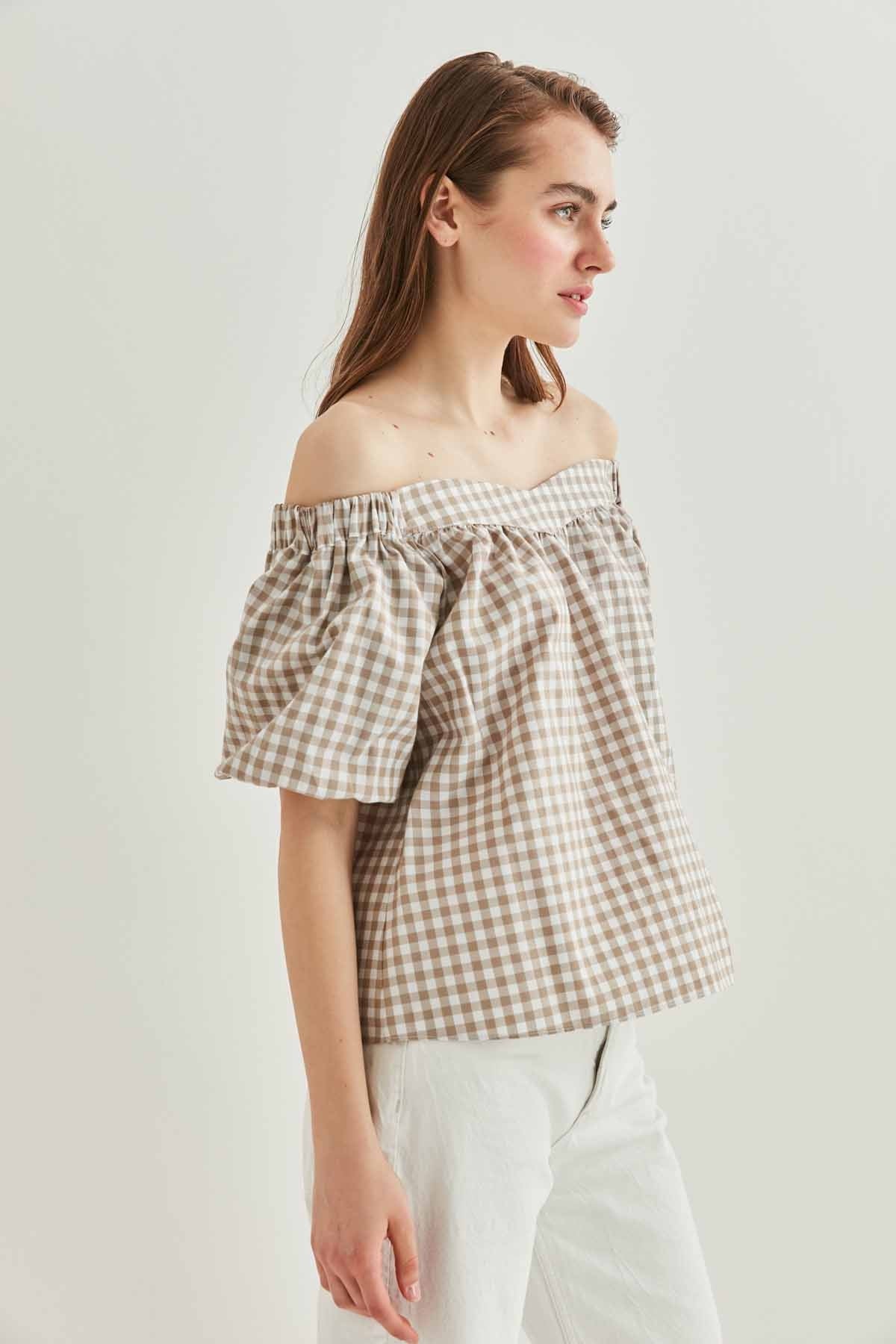 CARMEN COLLAR BACK-LACED BLOUSE