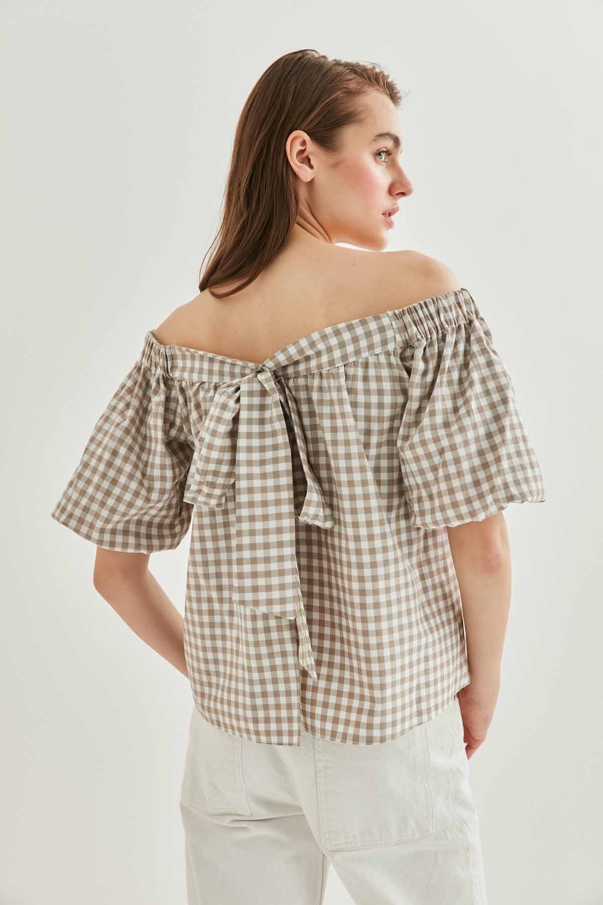 CARMEN COLLAR BACK-LACED BLOUSE