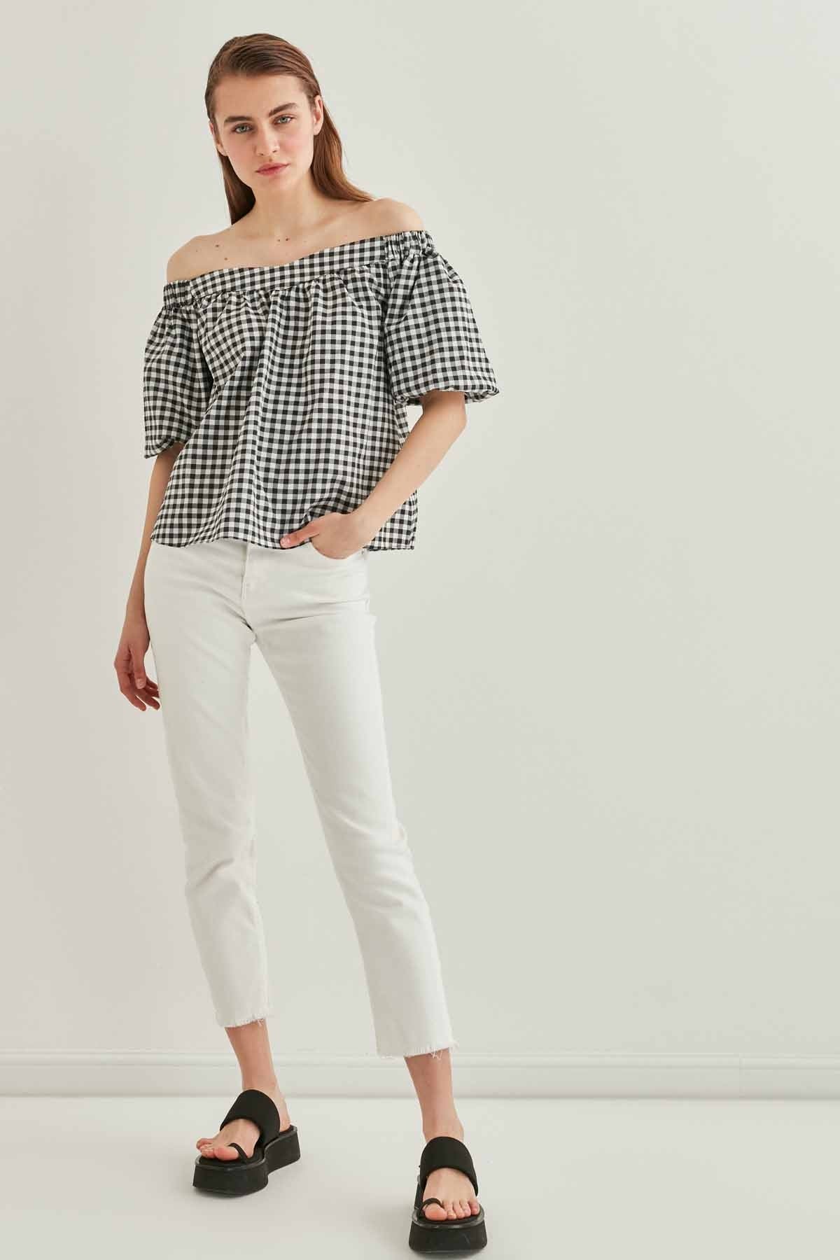 CARMEN COLLAR BACK-LACED BLOUSE