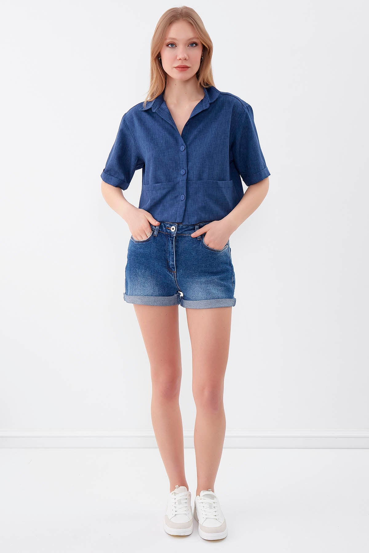 COMPACT SLEEVE CROP SHIRT